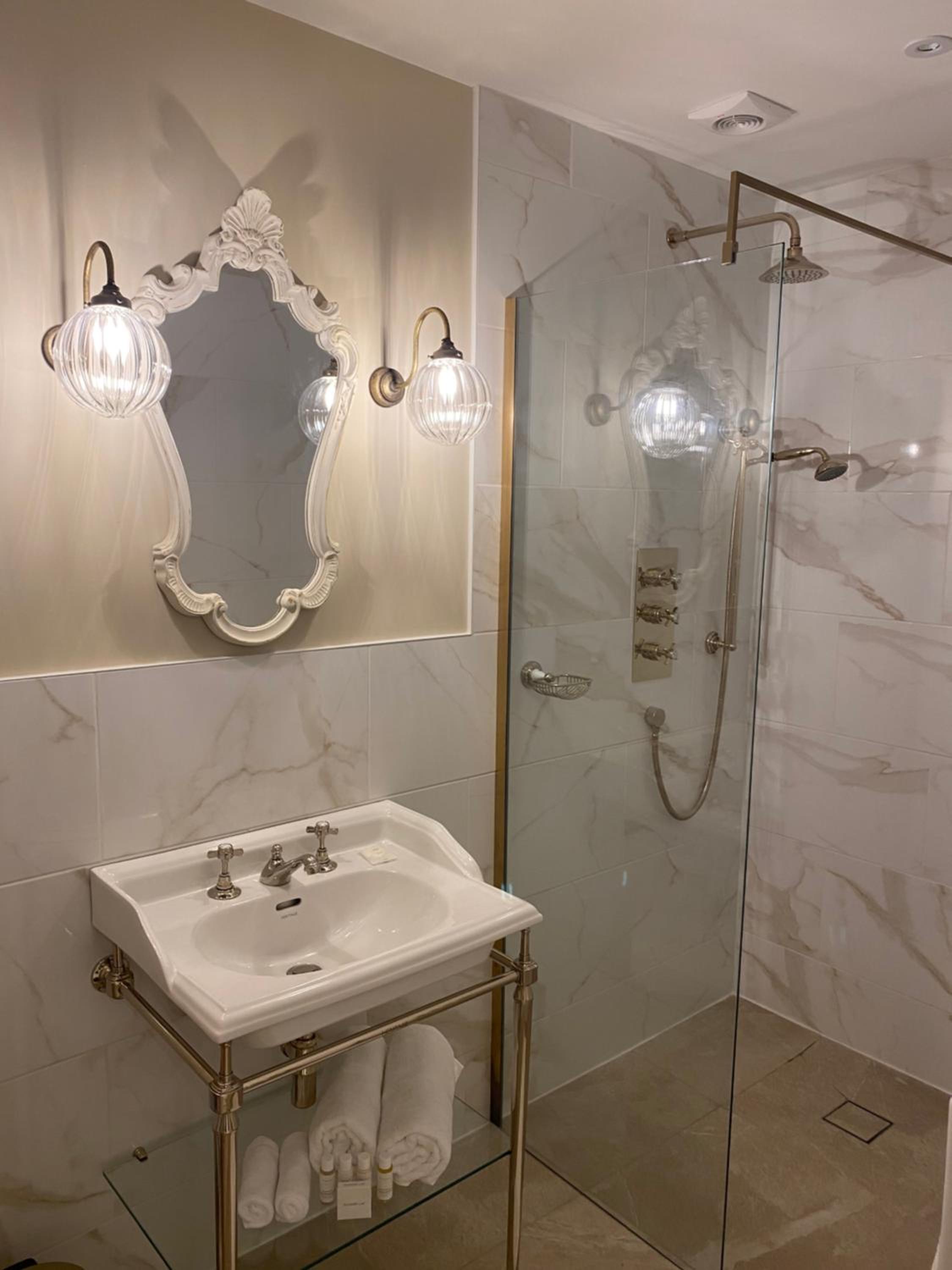 Superior King Room - Photo 2