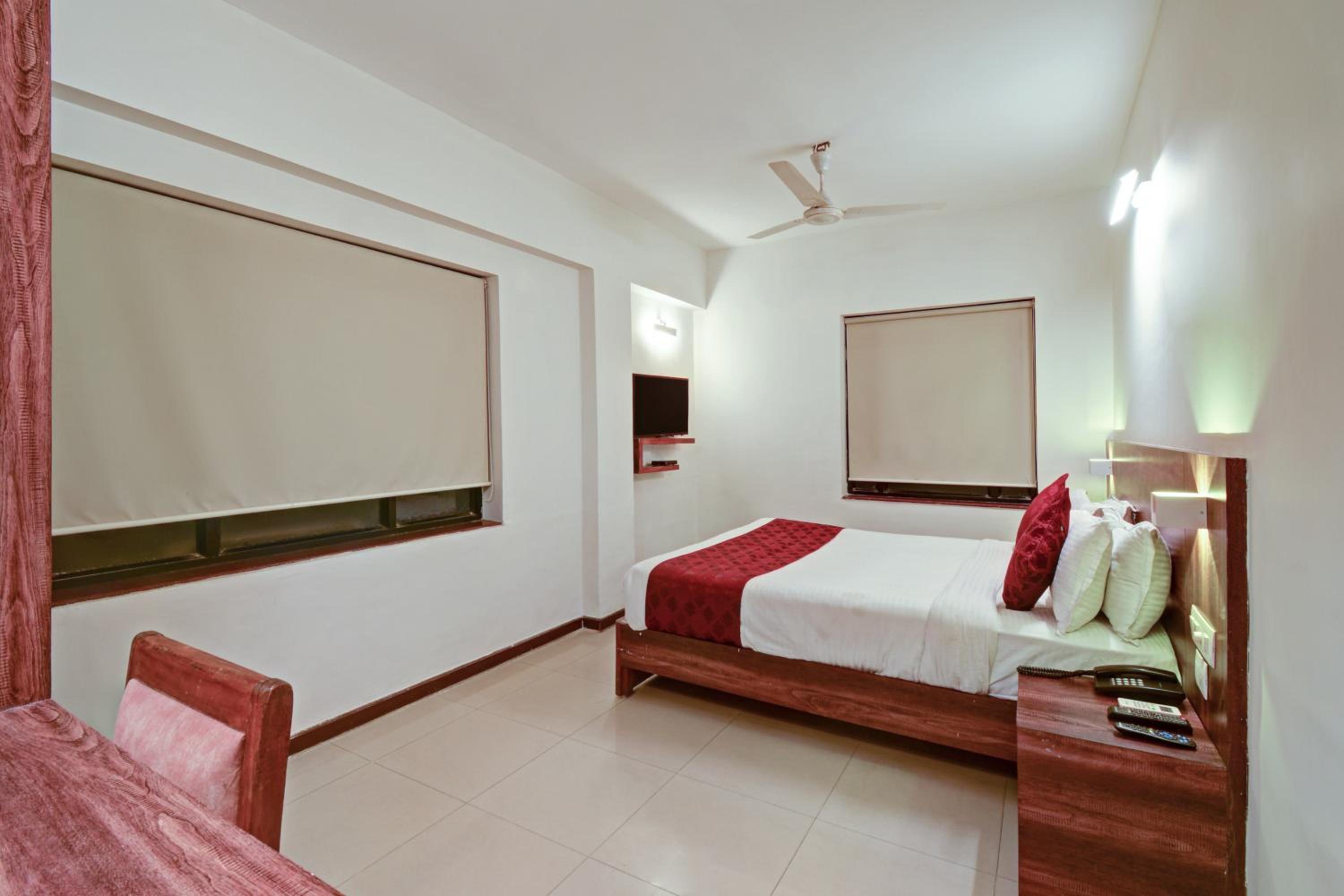 Deluxe Room - Photo 8