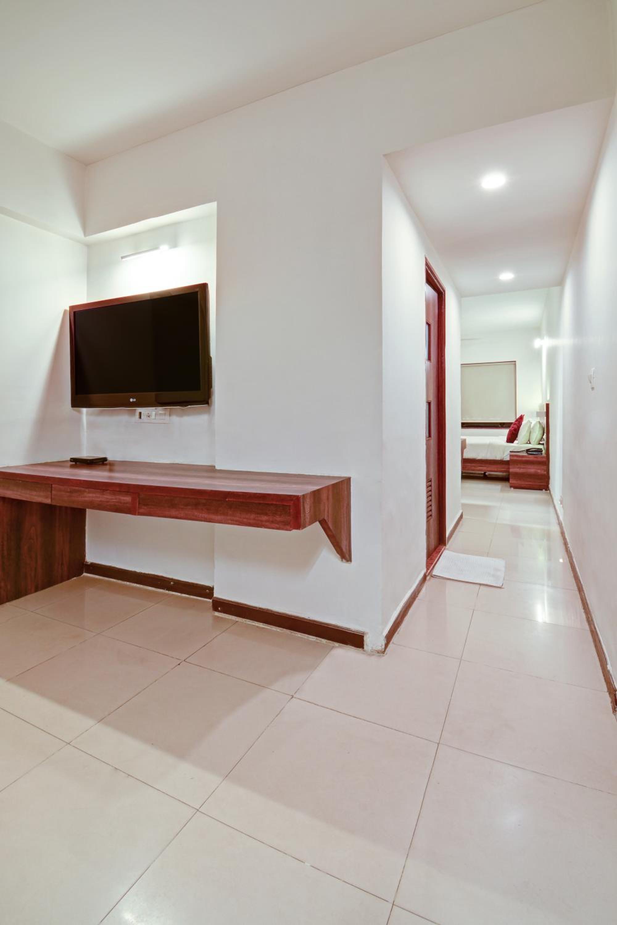 Deluxe Room - Photo 10