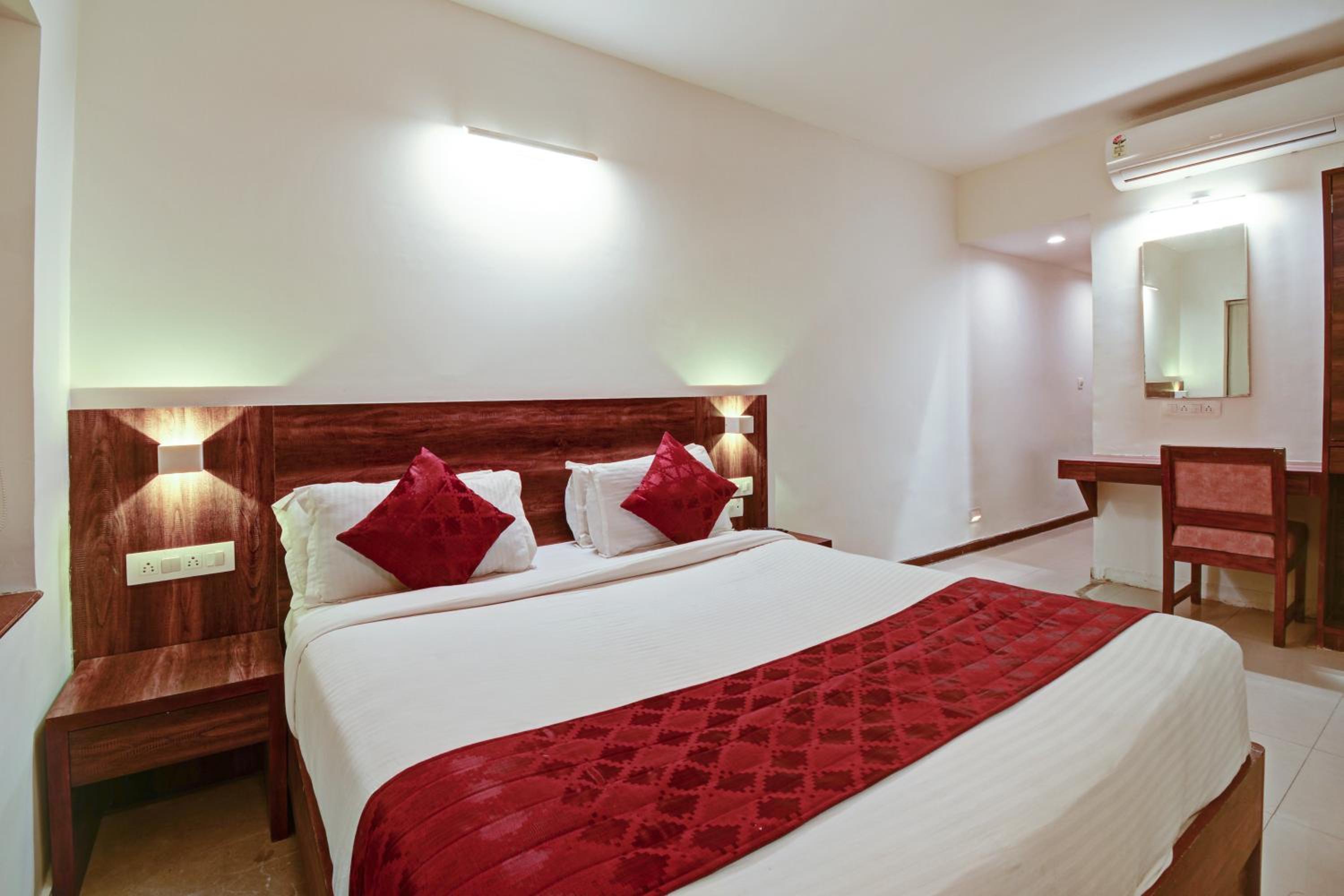 Deluxe Room - Photo 13