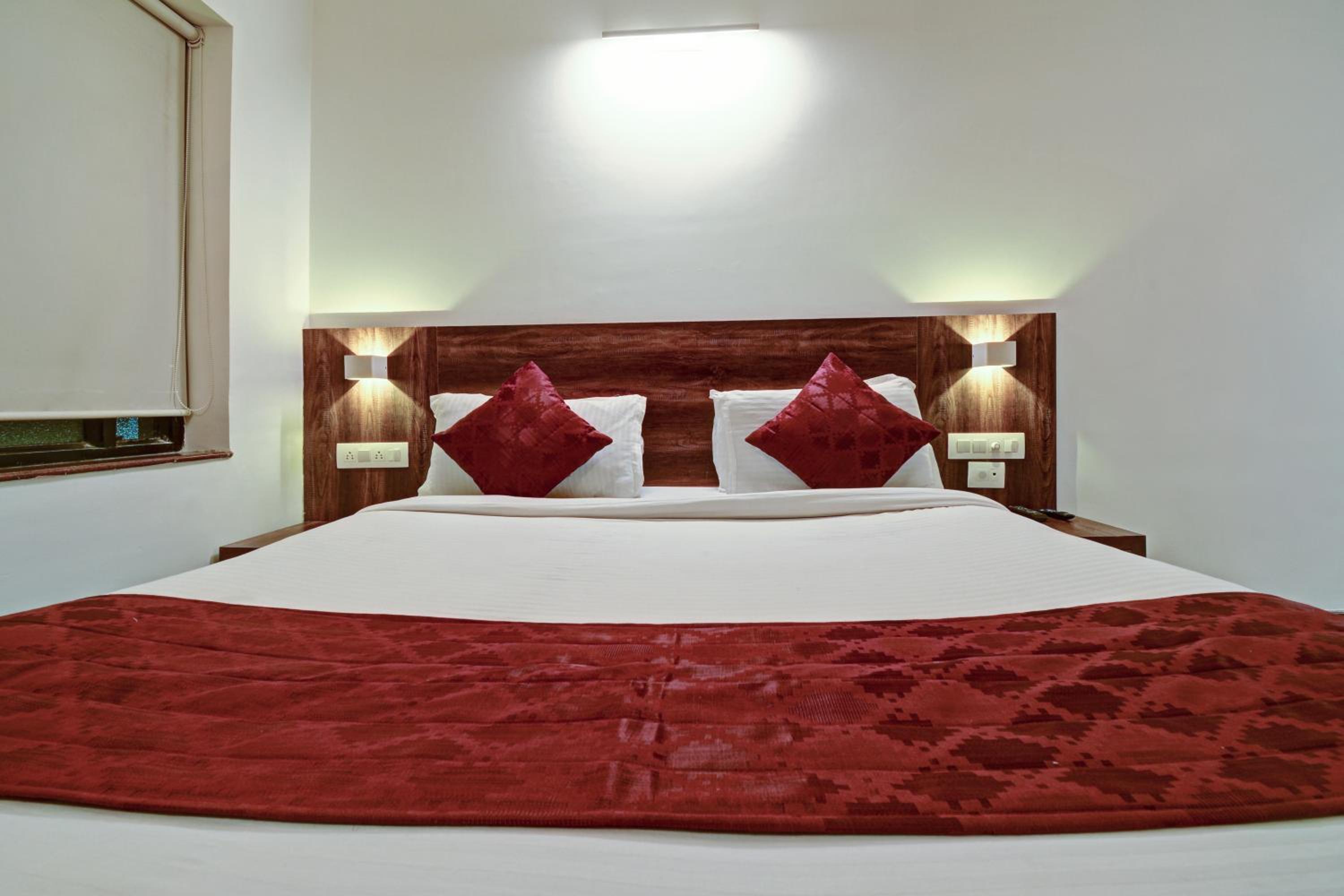 Deluxe Room - Photo 15