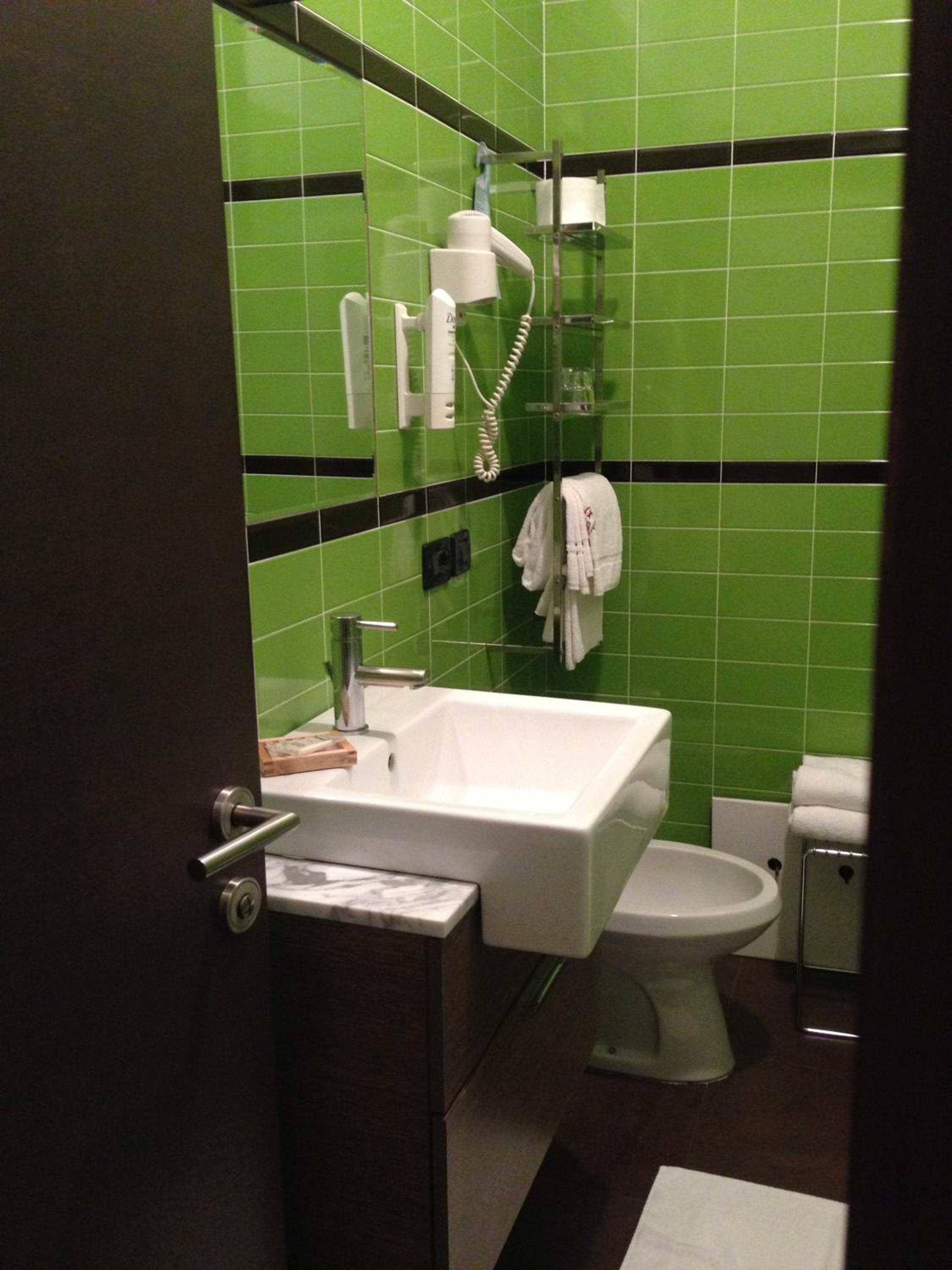 Double or Twin Room - Photo 4