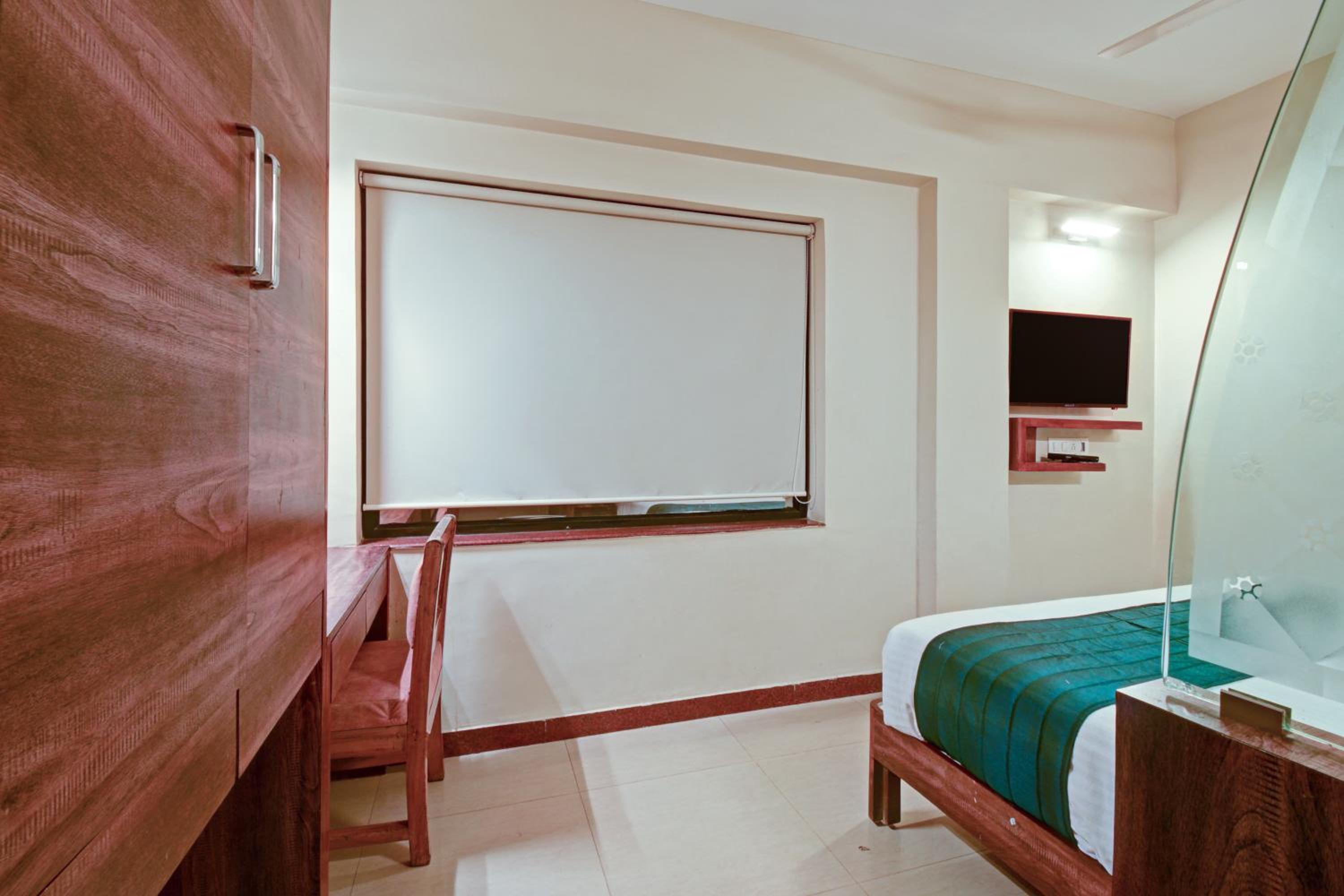 Deluxe Room - Photo 16