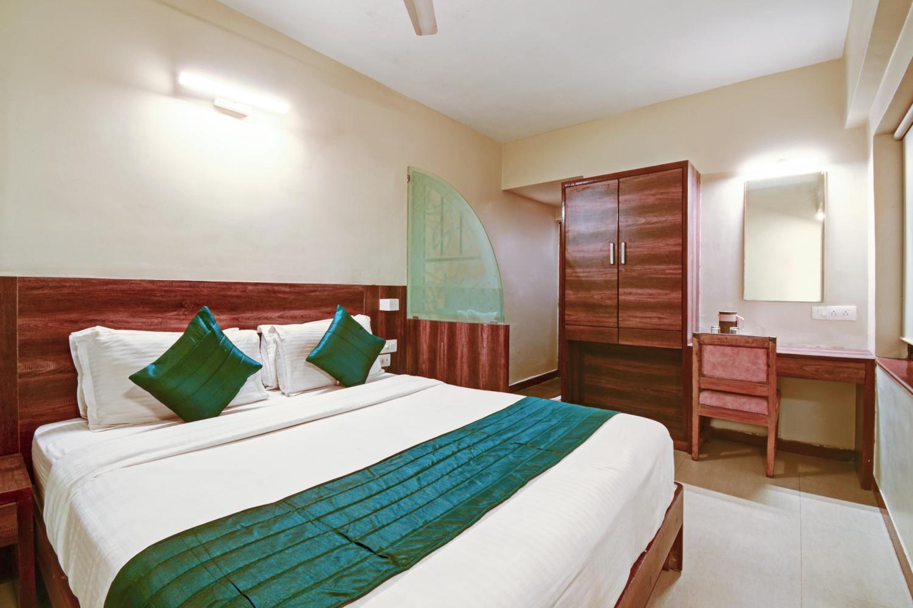 Deluxe Room - Photo 24