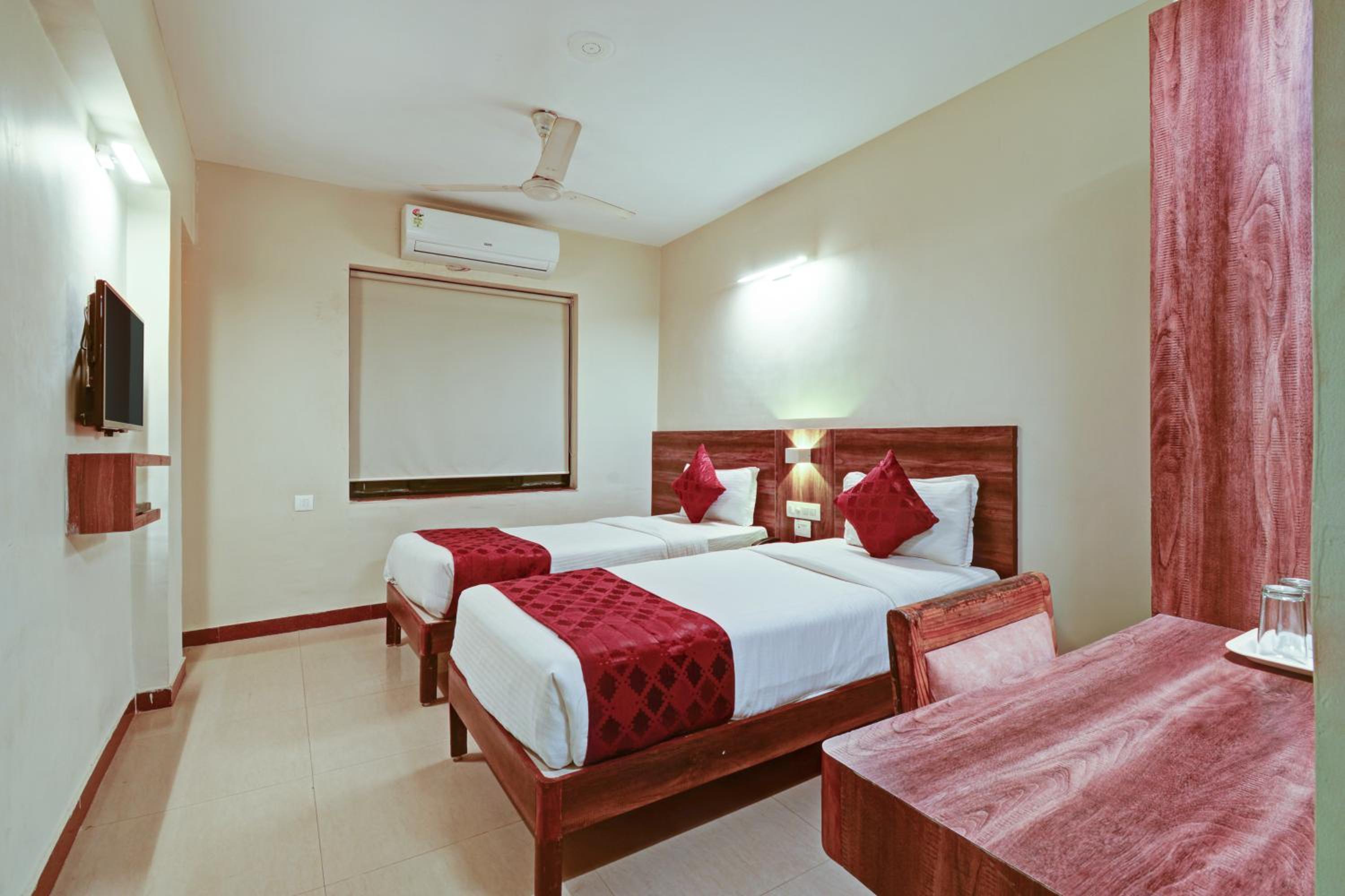 Deluxe Twin Room - Photo 9