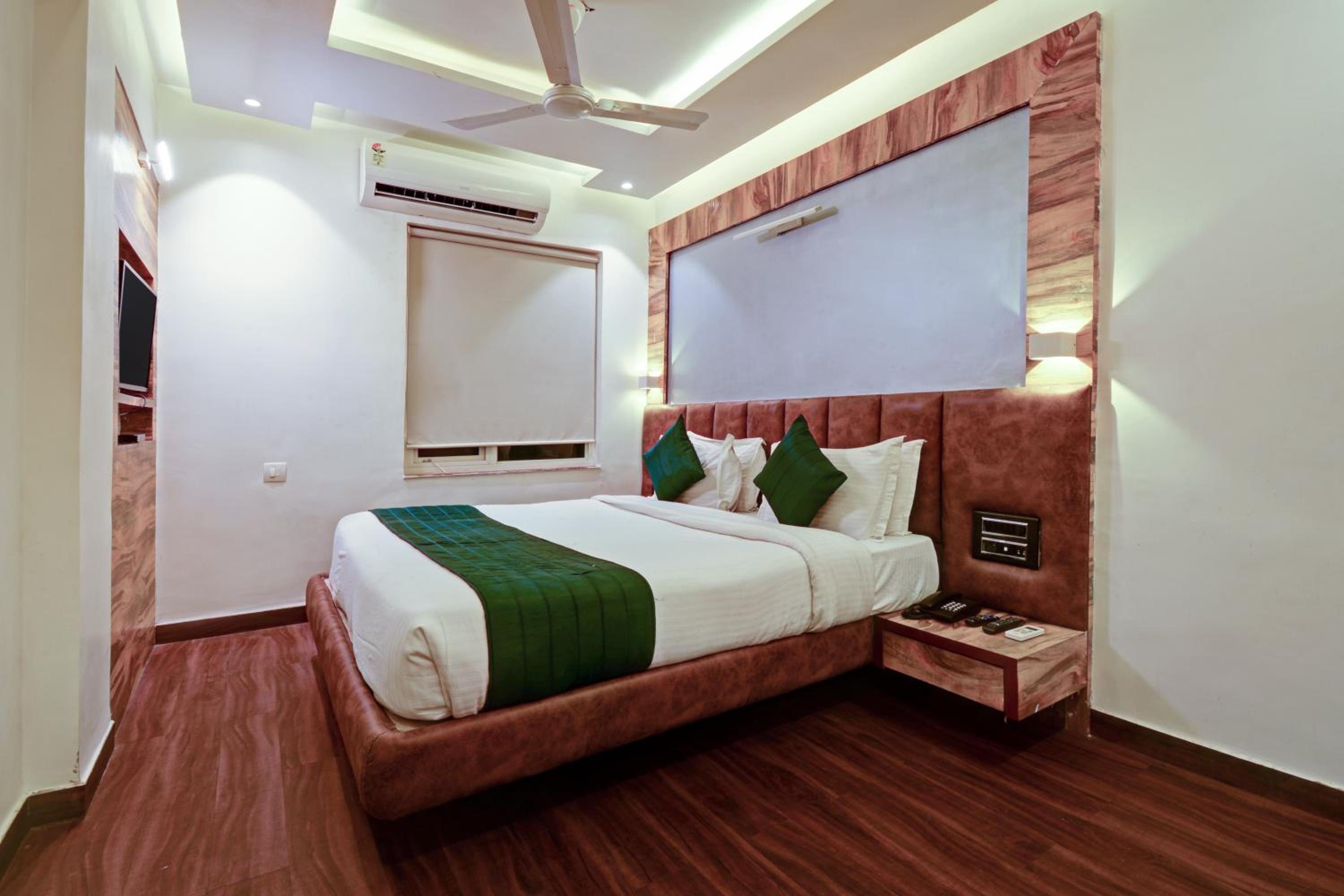 Deluxe Room - Photo 18