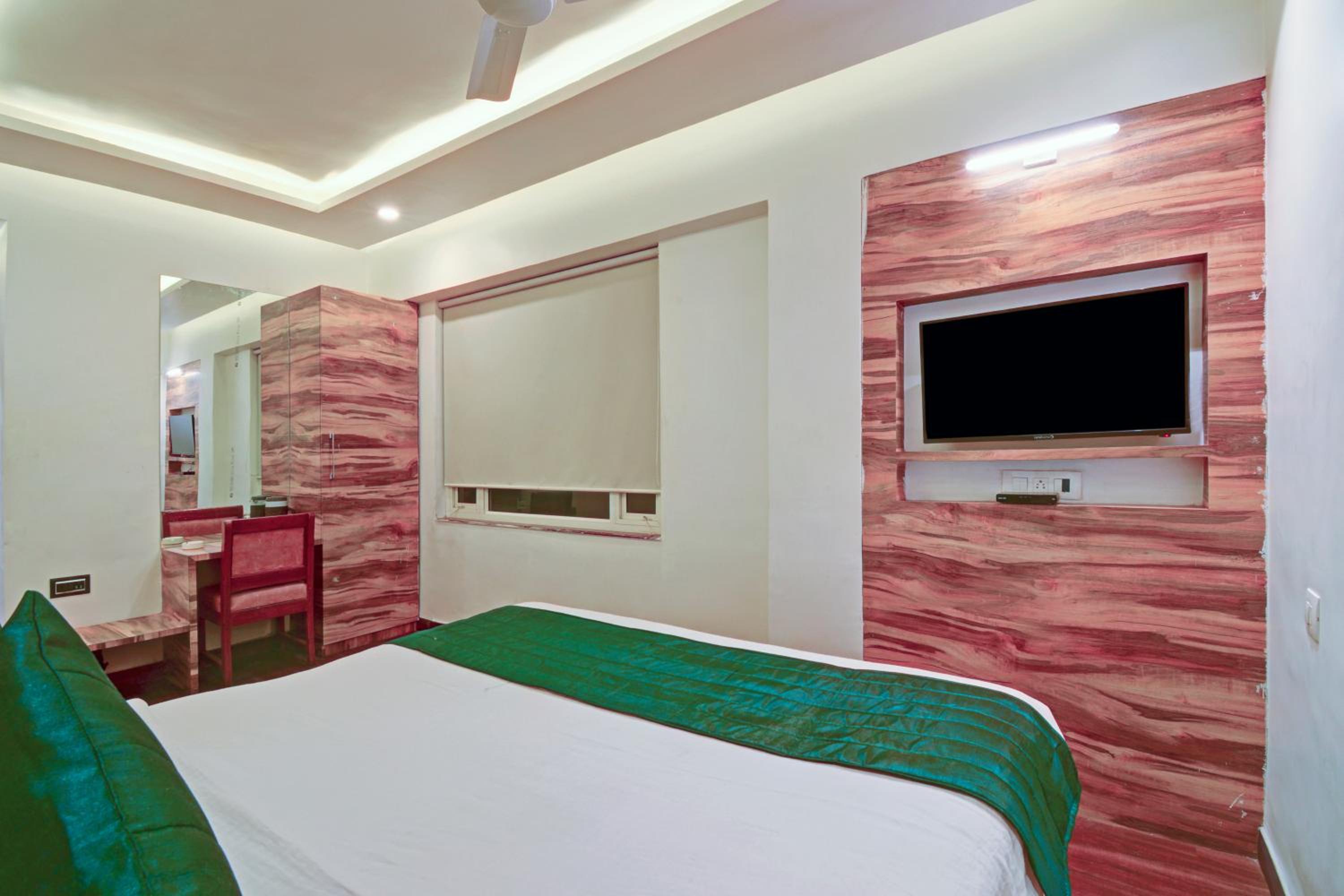 Deluxe Room - Photo 23