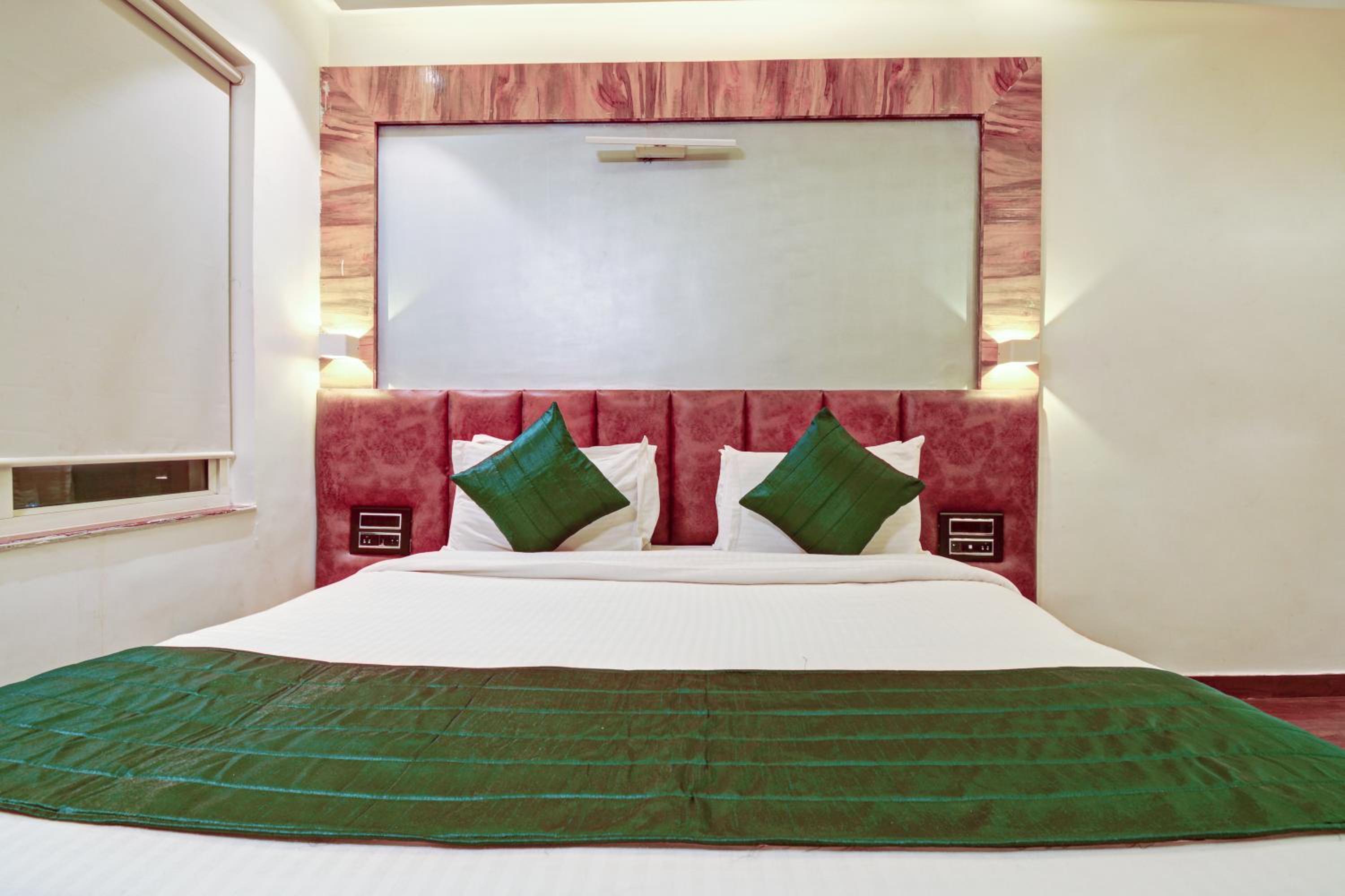 Deluxe Room - Photo 27