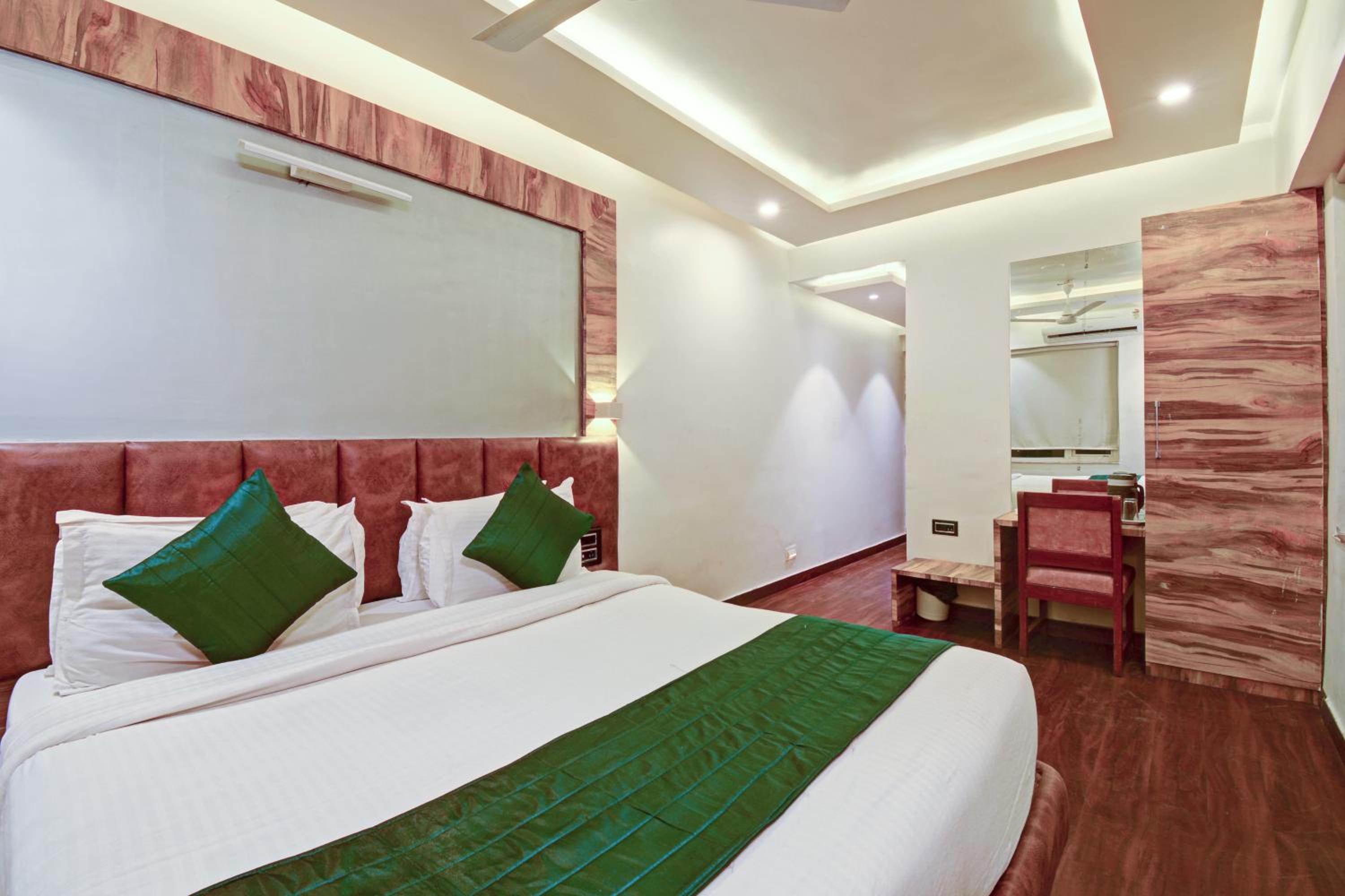 Deluxe Room - Photo 19