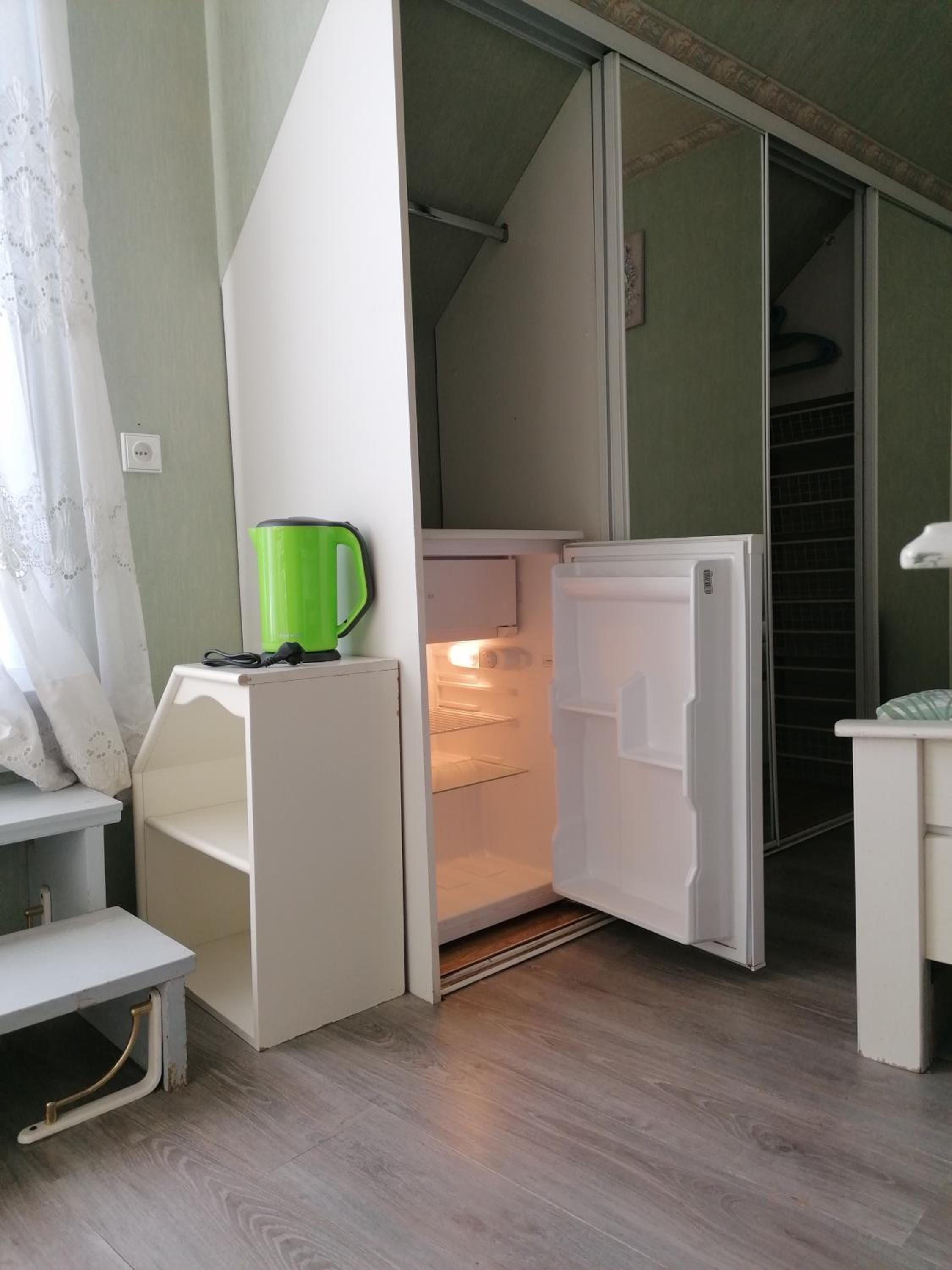Family Room with Private Bathroom - Photo 8