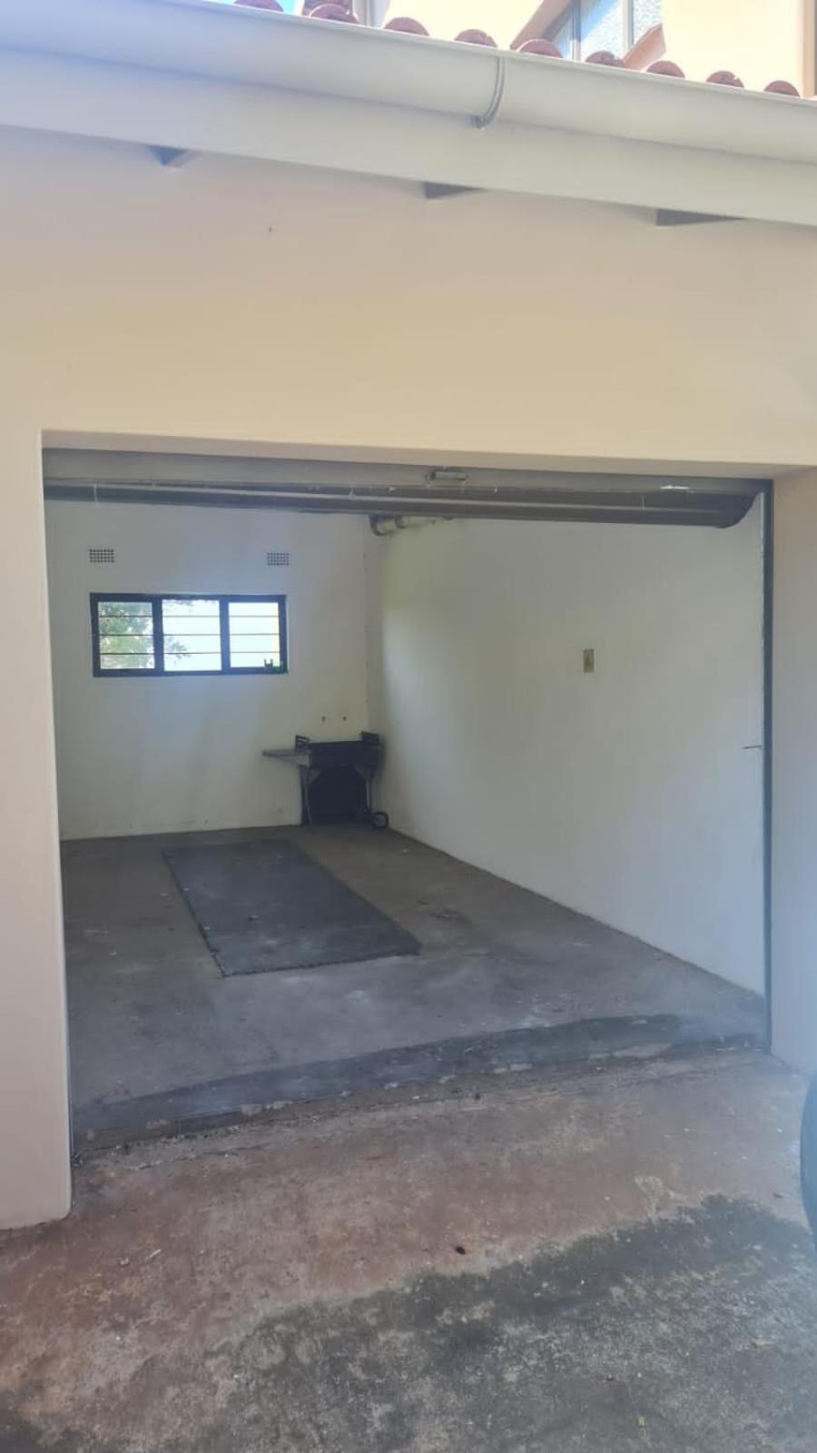 Three-Bedroom House photo 3