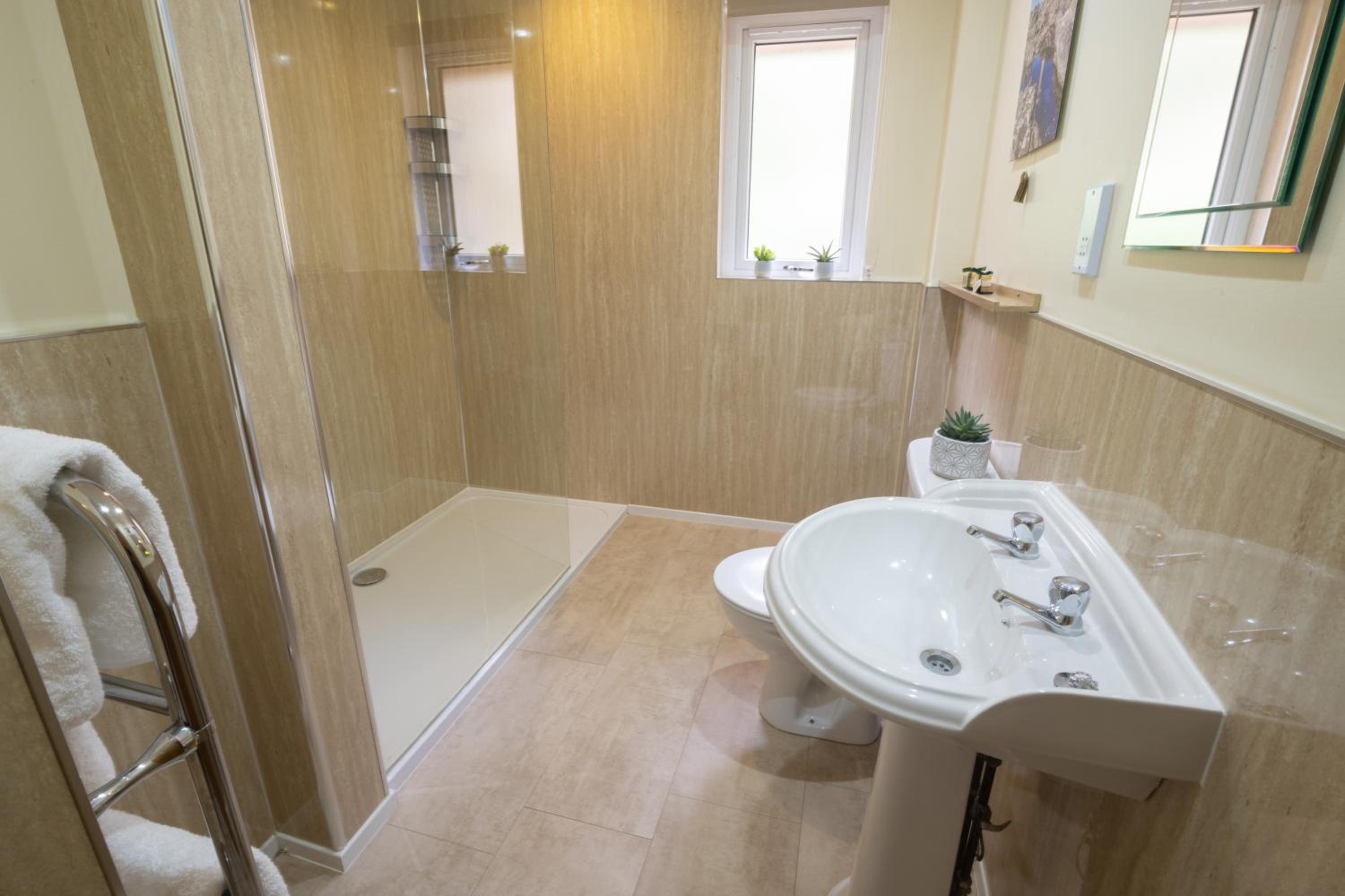 Three-Bedroom Lodge - Photo 16