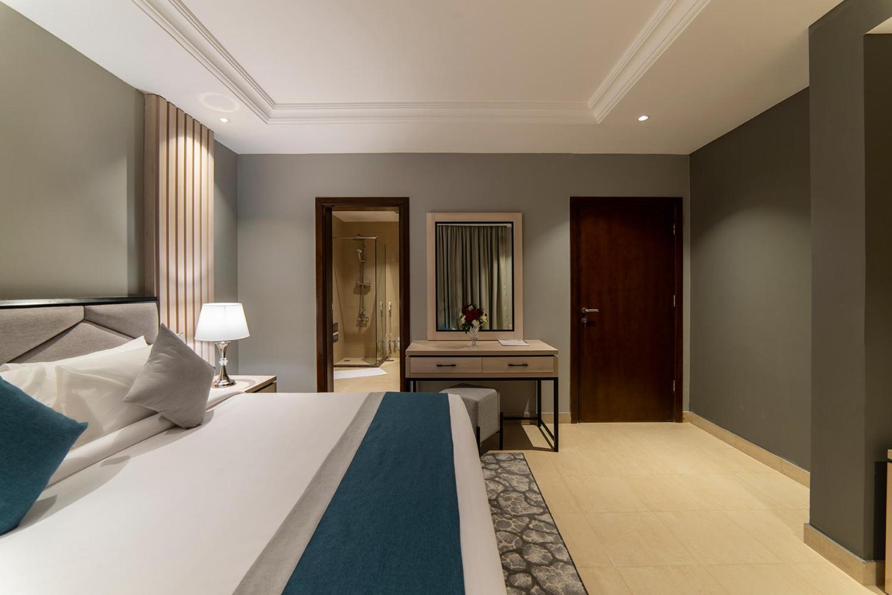 Deluxe King Room - Photo 1