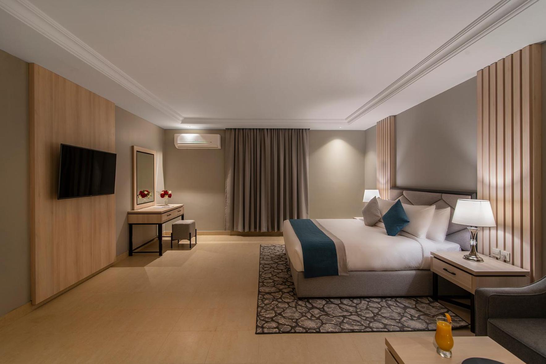 Deluxe King Room - Photo 3
