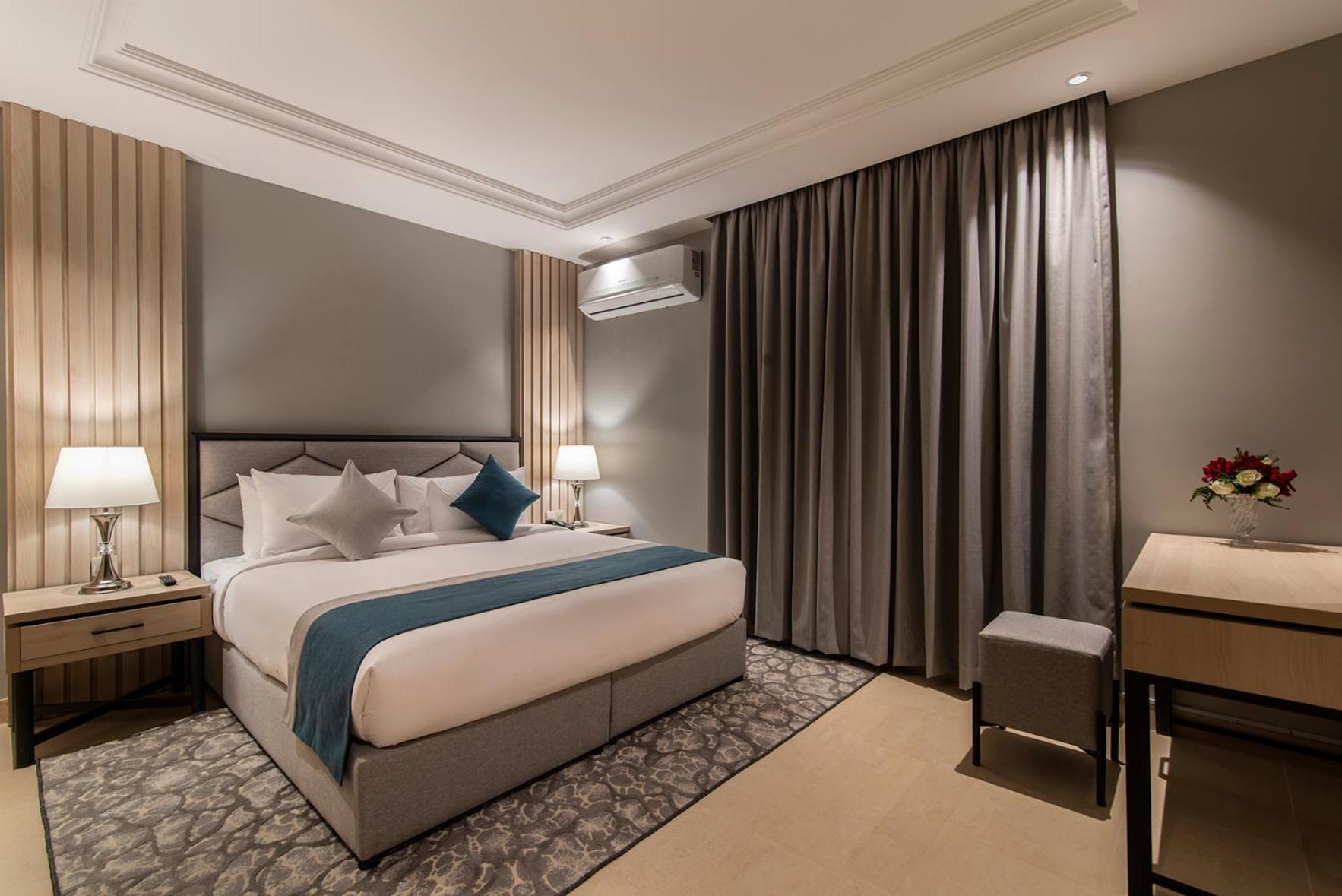 Deluxe King Room - Photo 8
