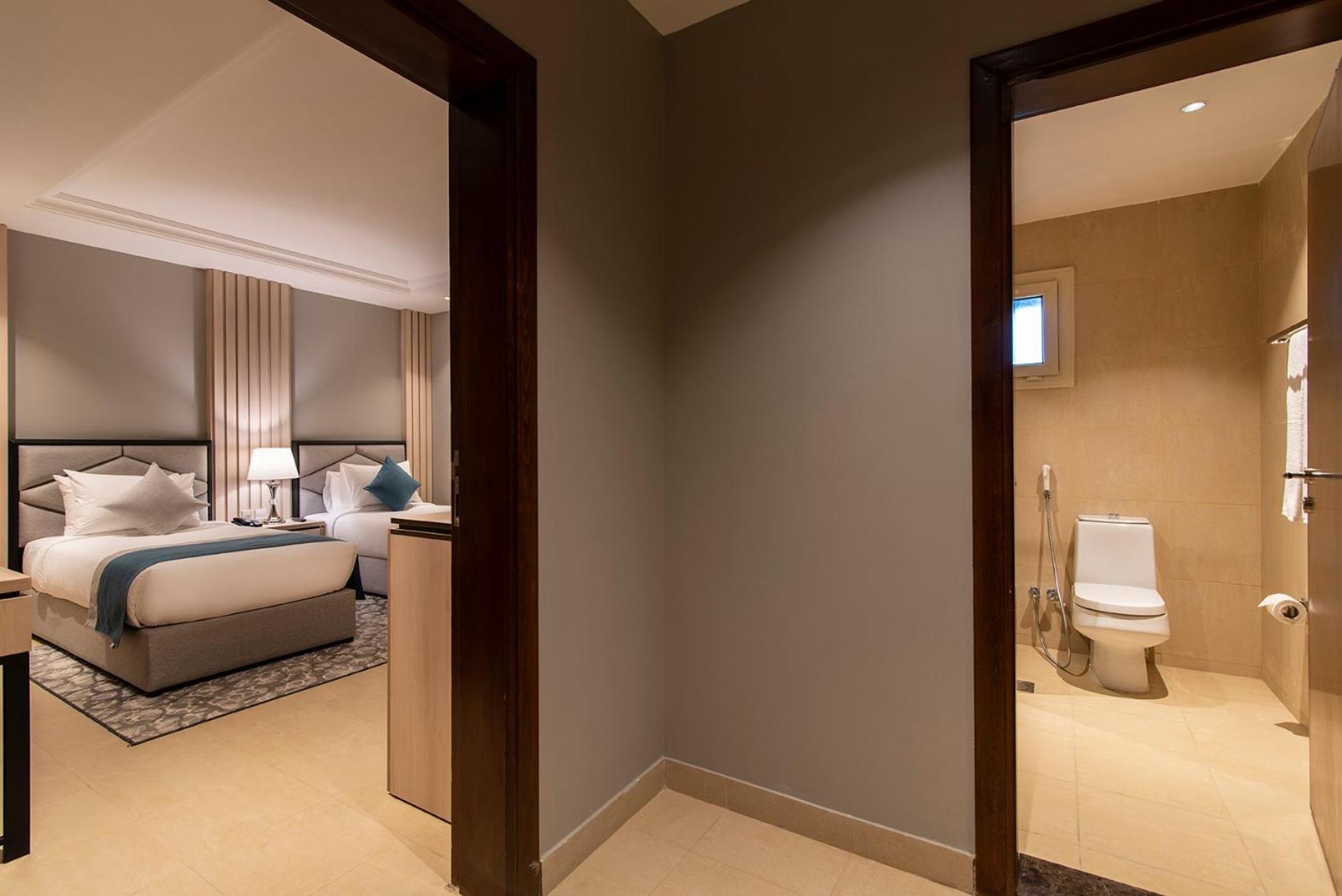Superior King Room - Photo 6