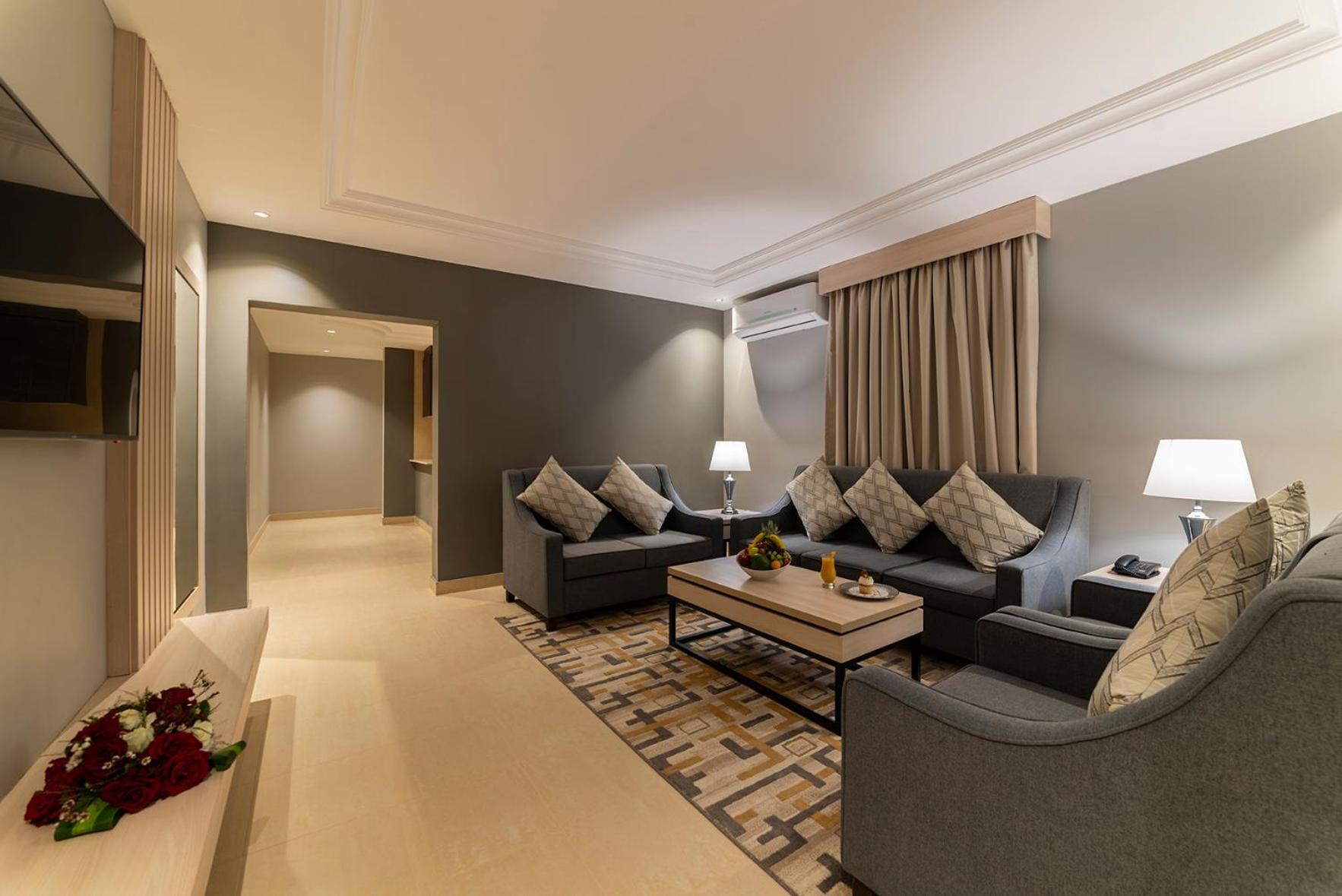 Executive Suite - Photo 4