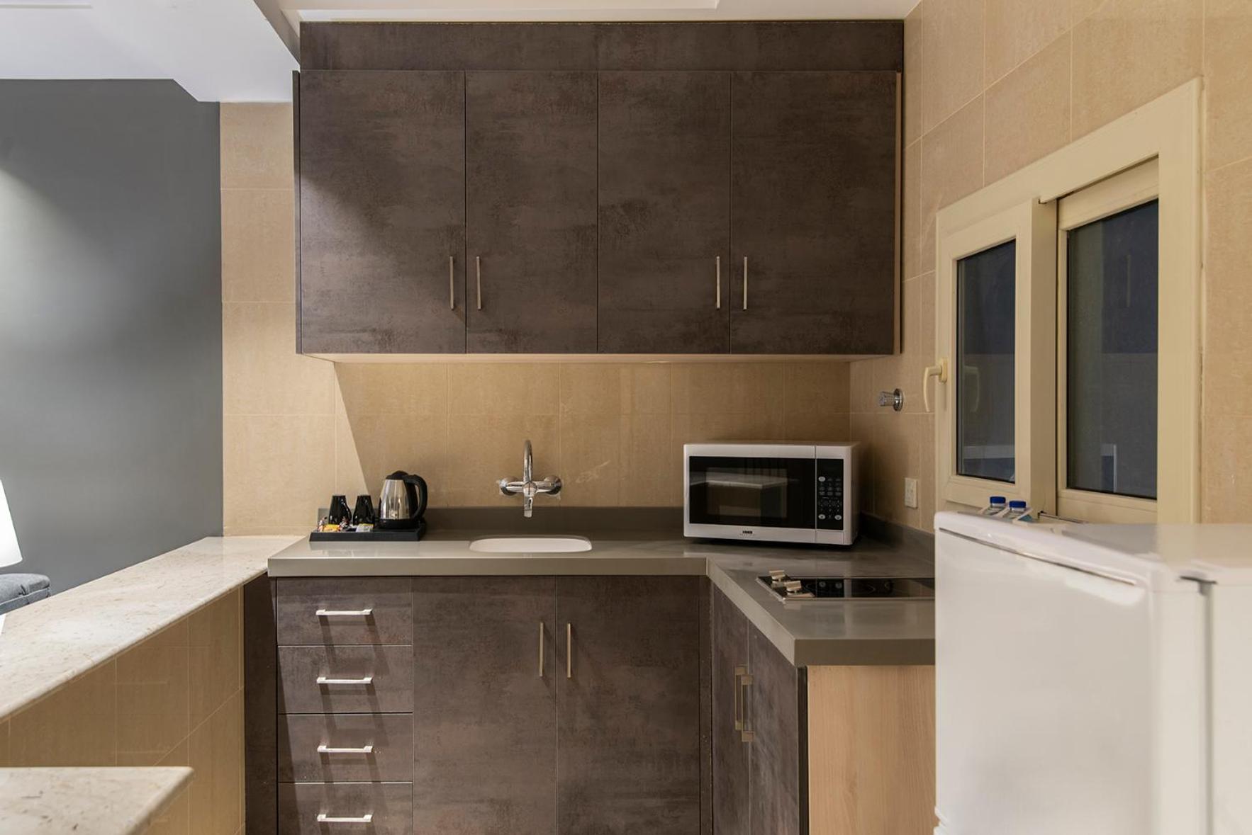 Executive Suite - Photo 6
