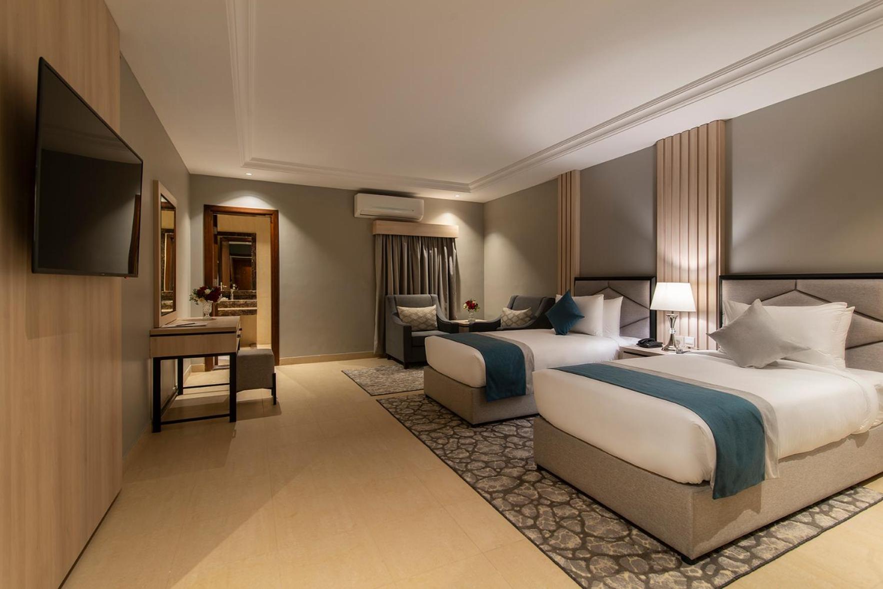 Superior King Room - Photo 8