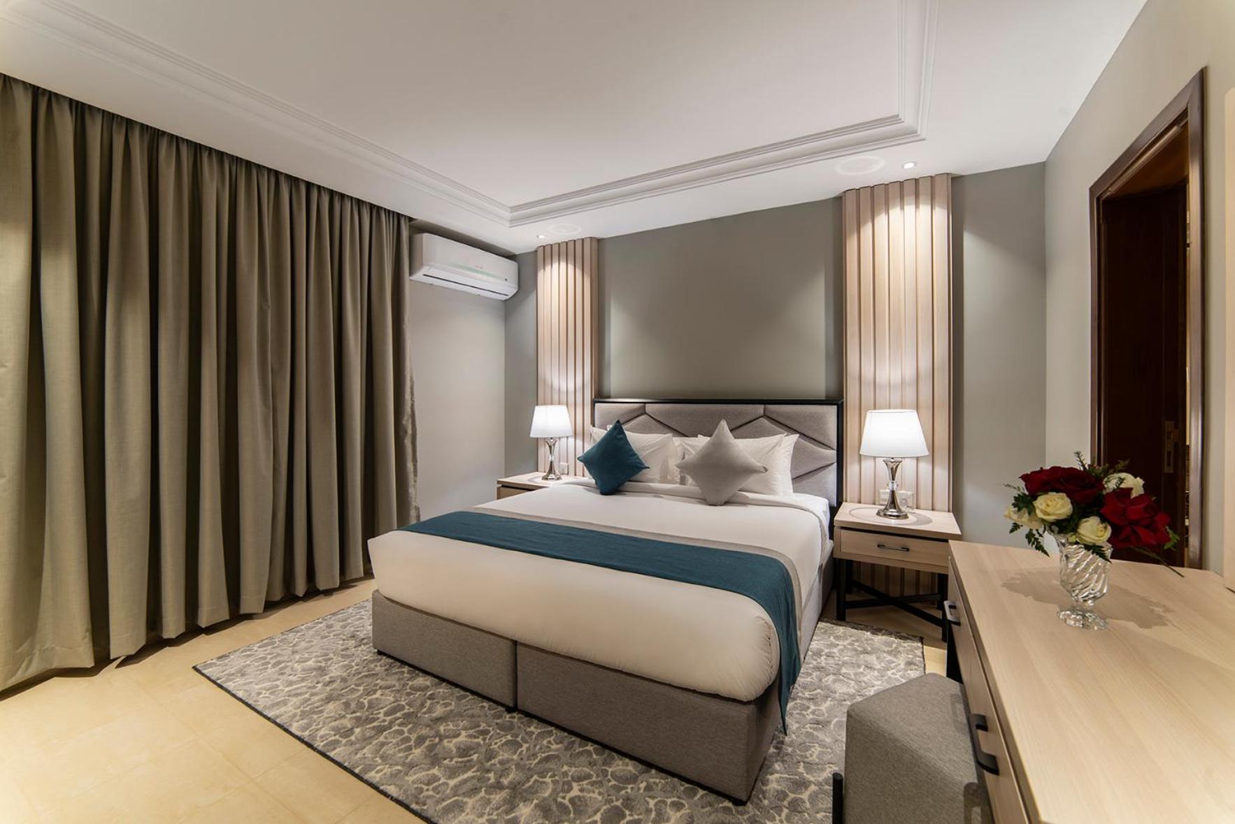Deluxe King Room - Photo 10