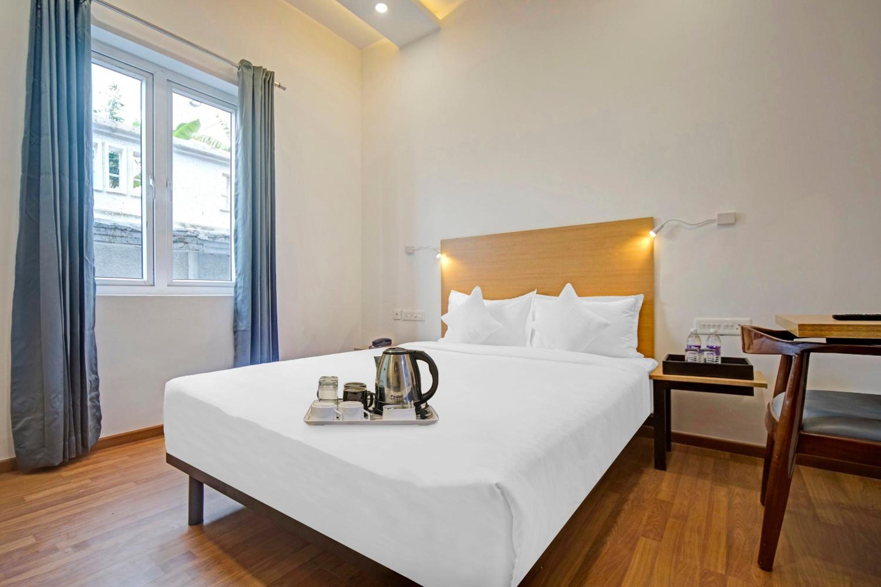 Deluxe Double Room - Photo 9