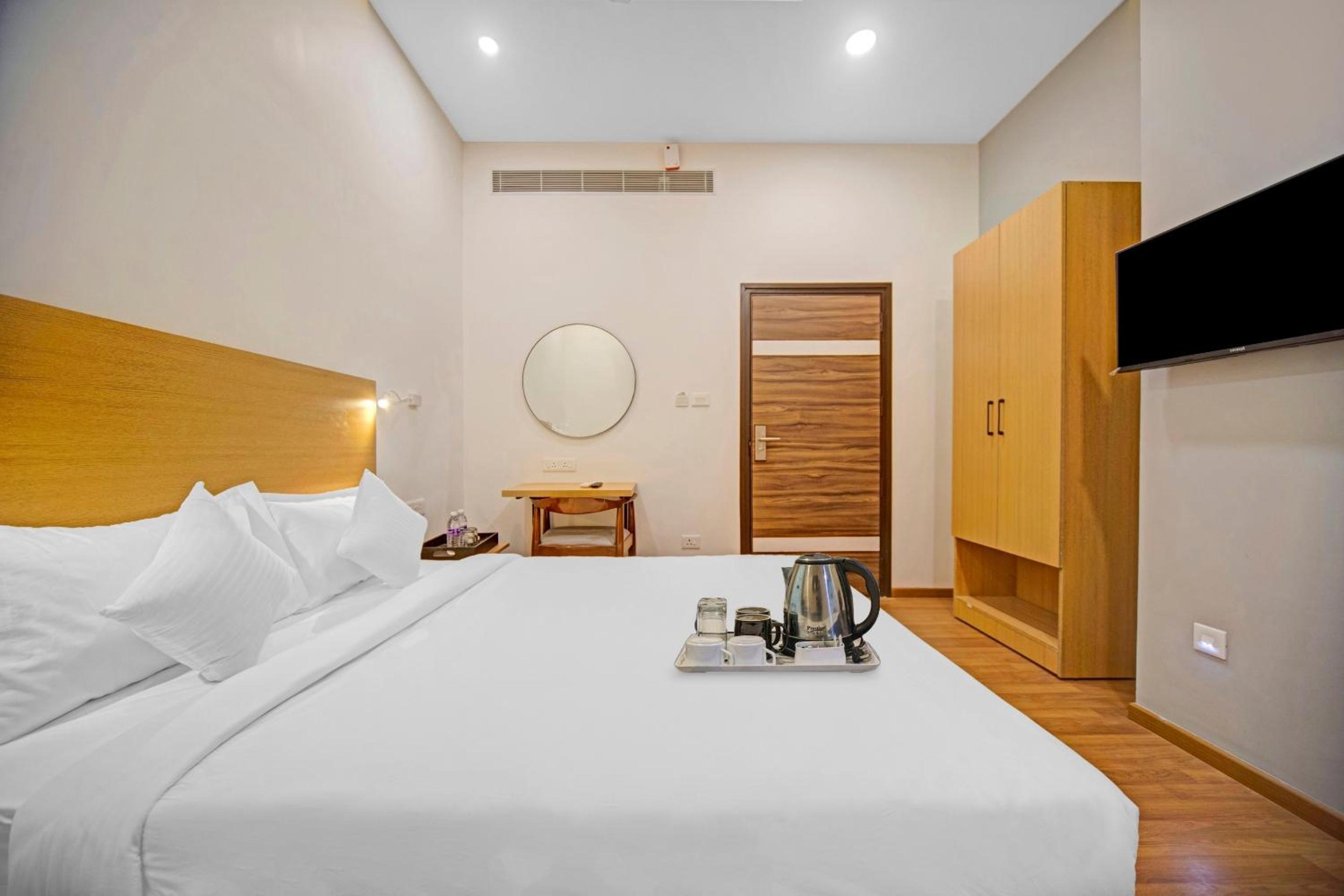 Deluxe Double Room - Photo 13