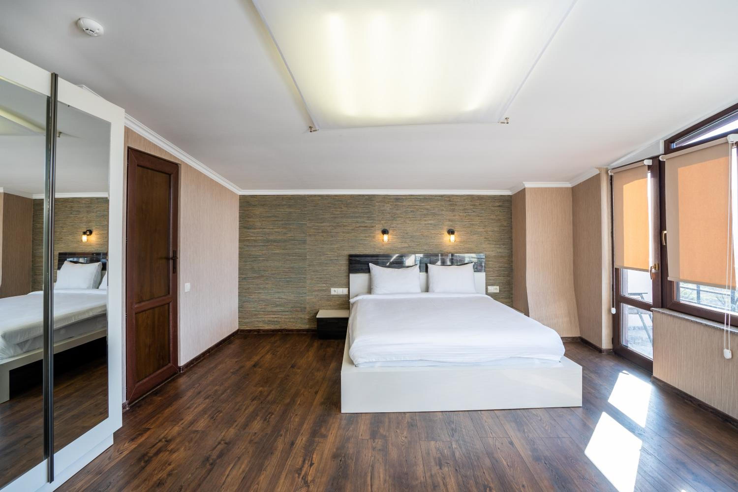 King Suite with Balcony photo 1
