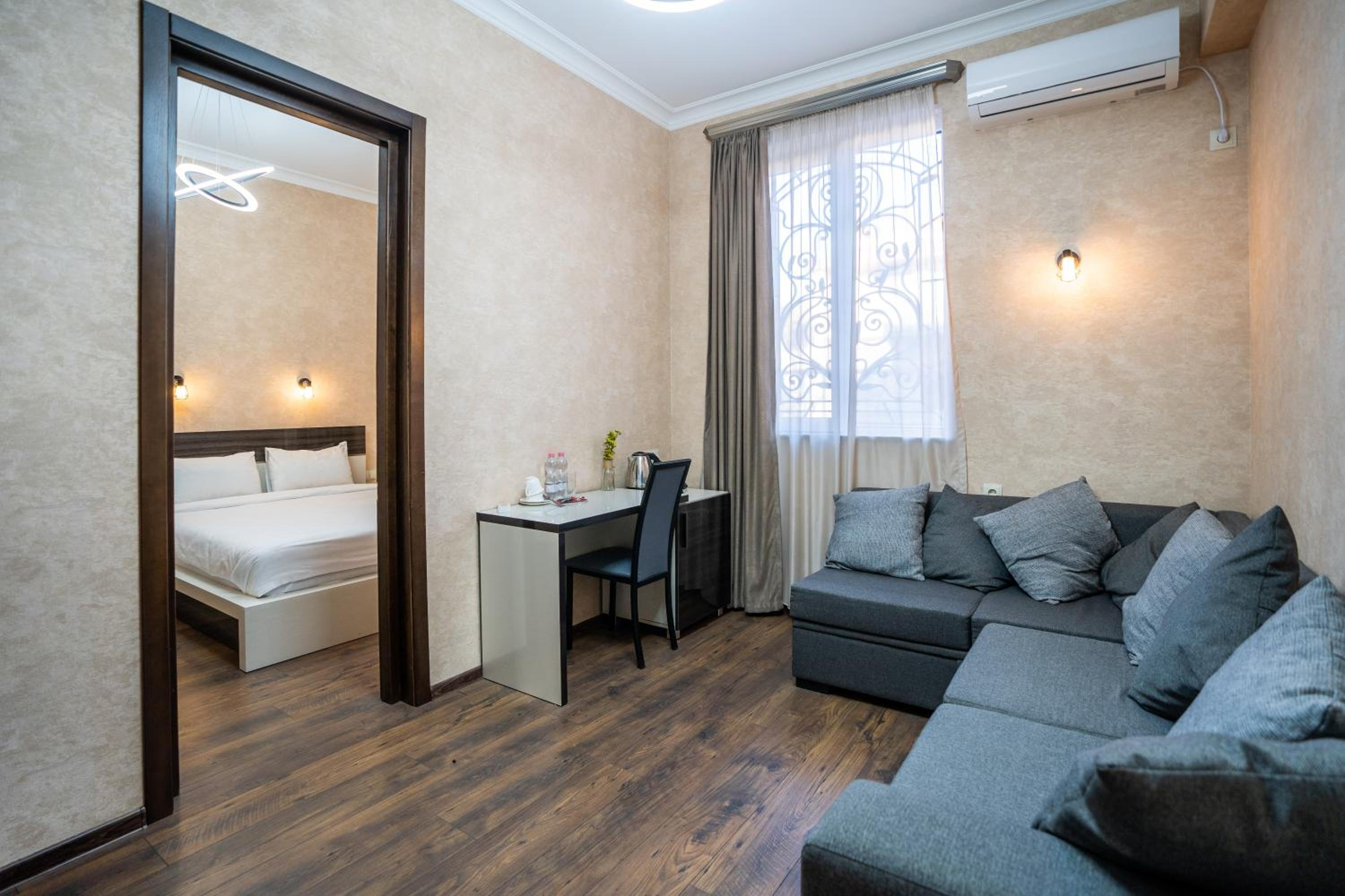 Deluxe King Room photo 1