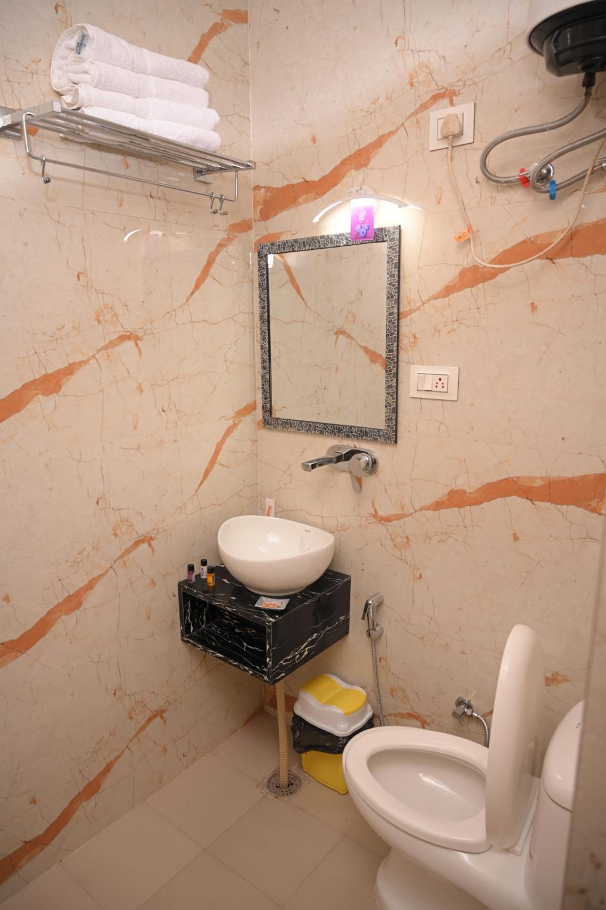 Executive Suite - Photo 2