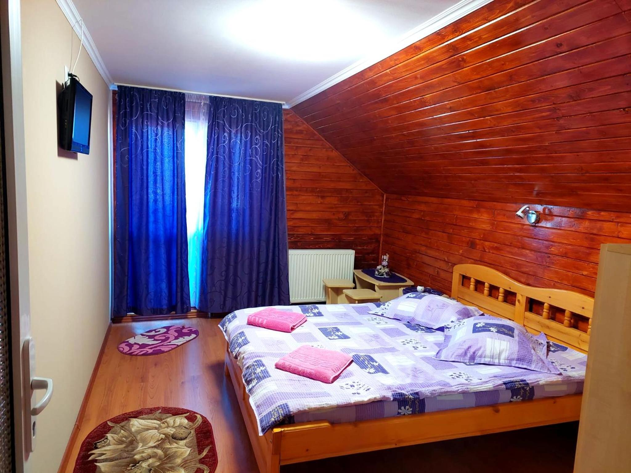 Double Room with Shared Bathroom and Balcony photo 2