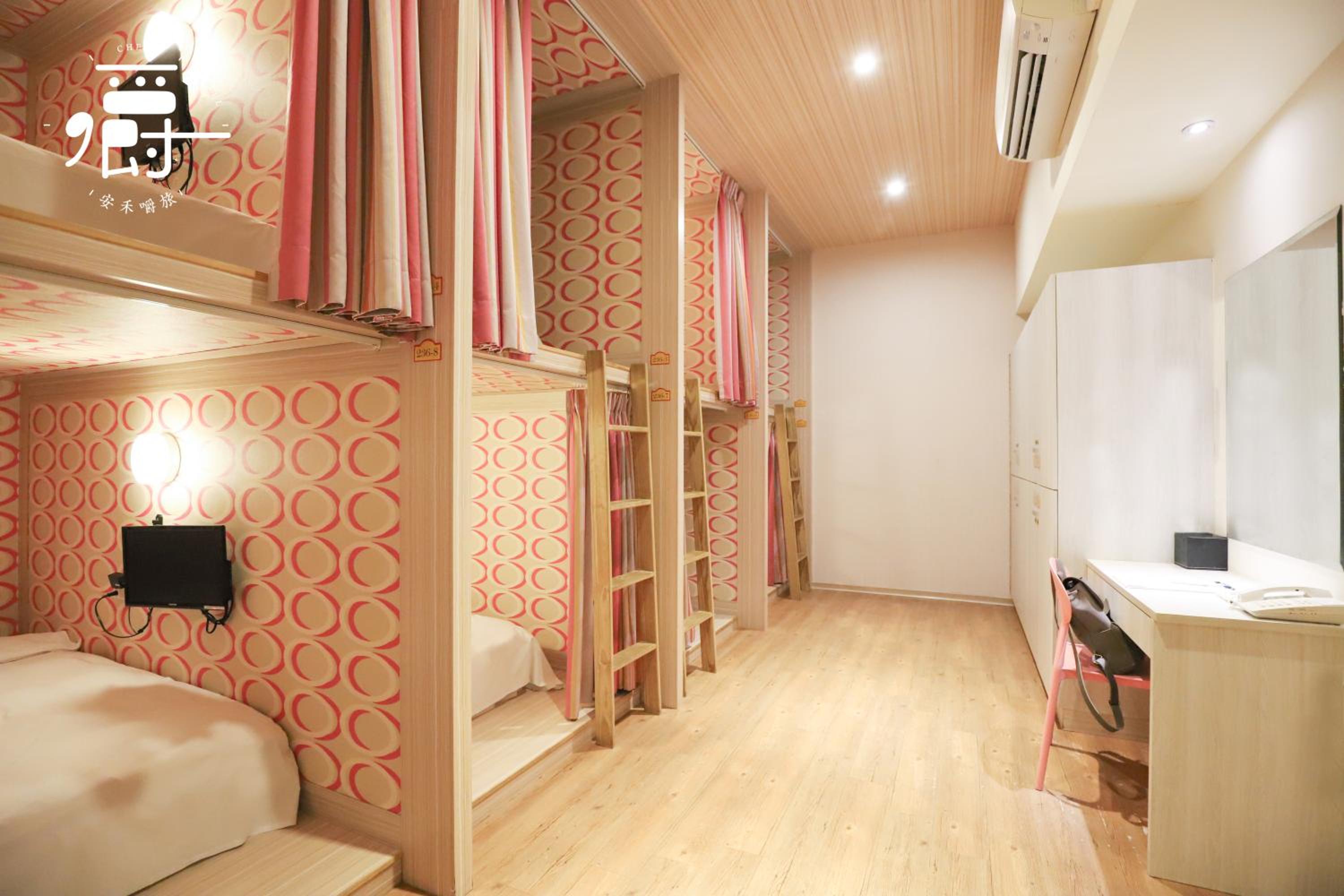Bed in 8-Bed Female Dormitory Room photo 2