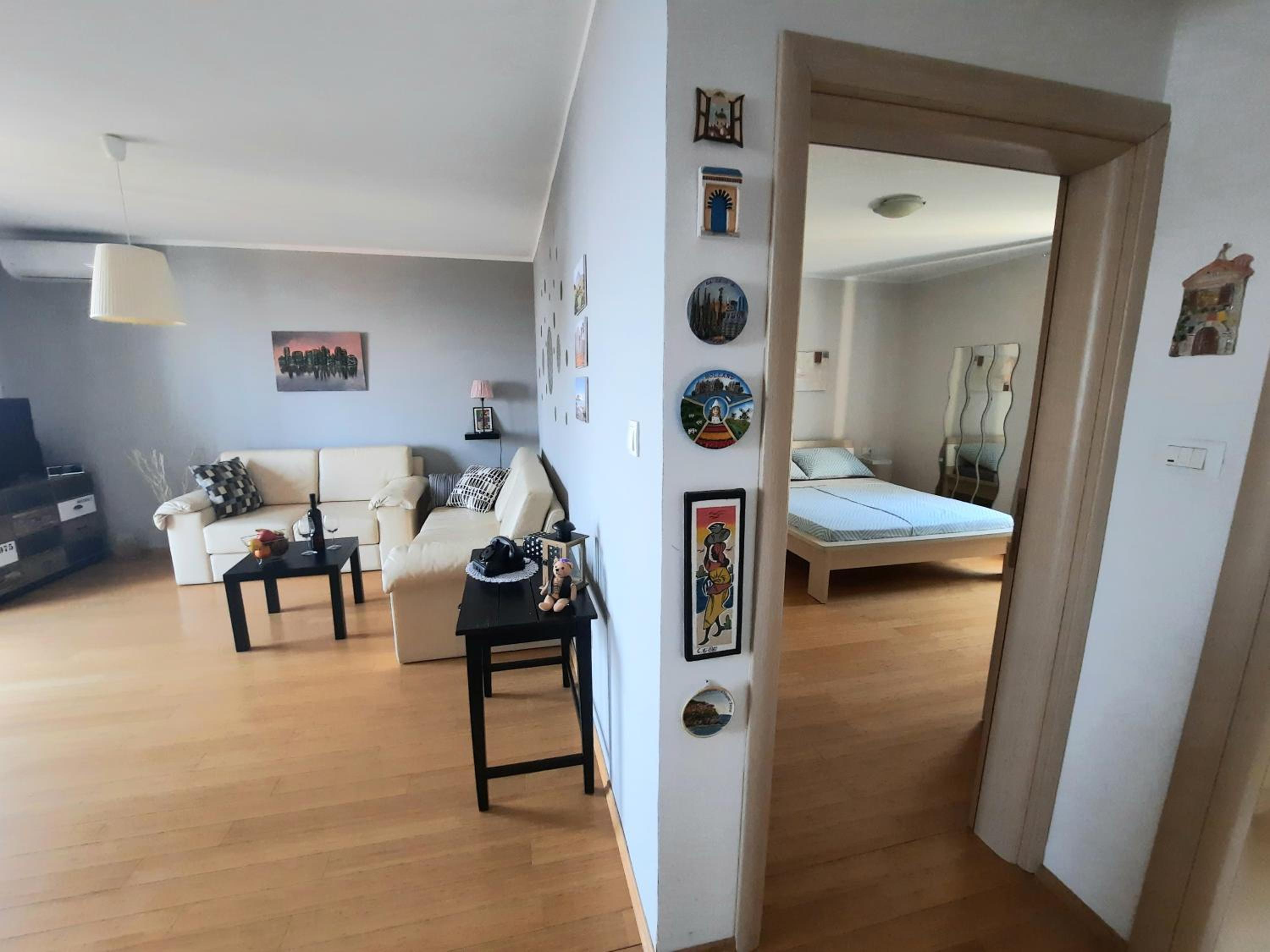 One-Bedroom Apartment photo 1