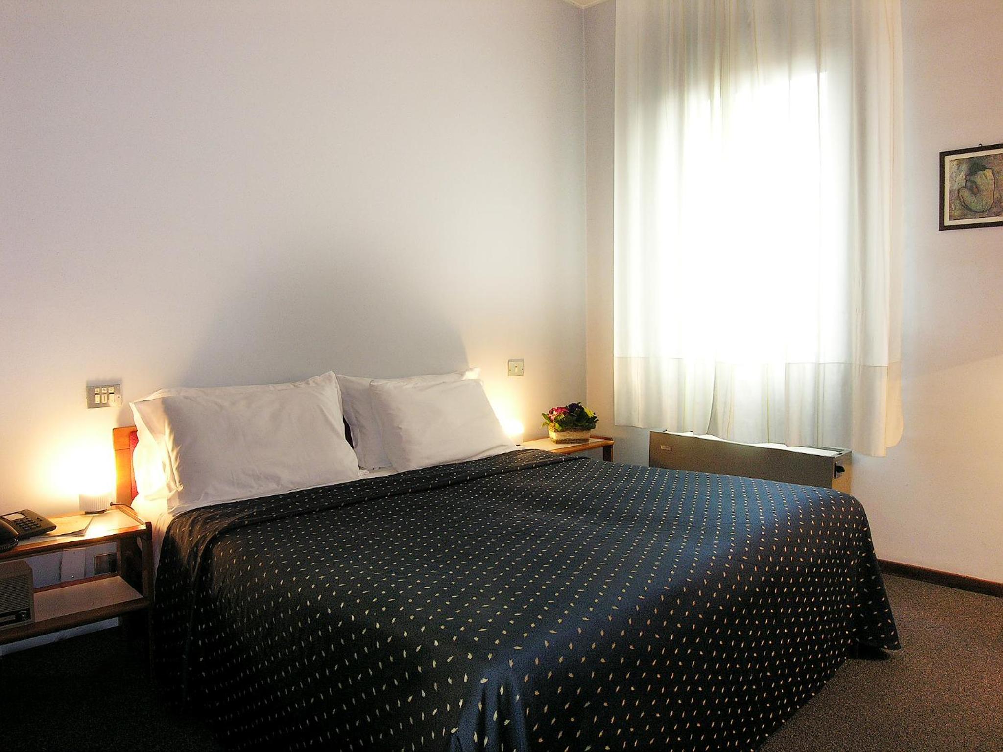 Double or Twin Room - Photo 8
