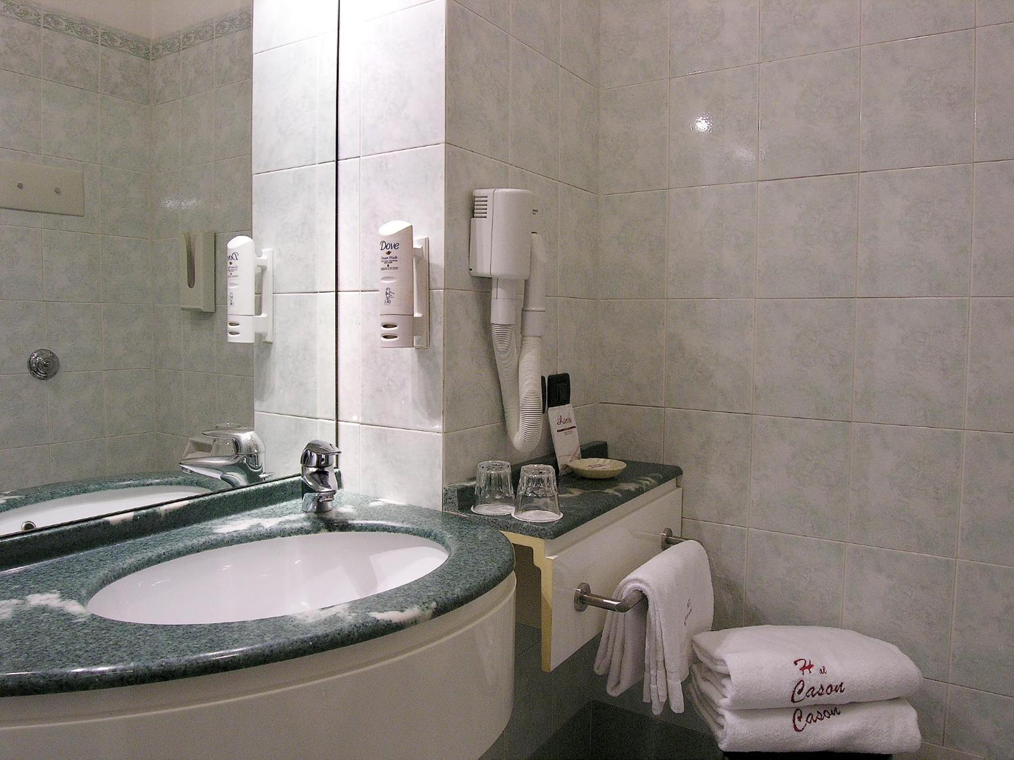 Double or Twin Room - Photo 7