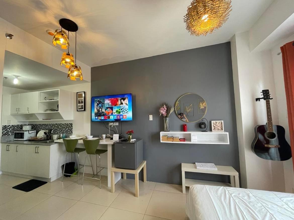 One-Bedroom Apartment - Photo 1