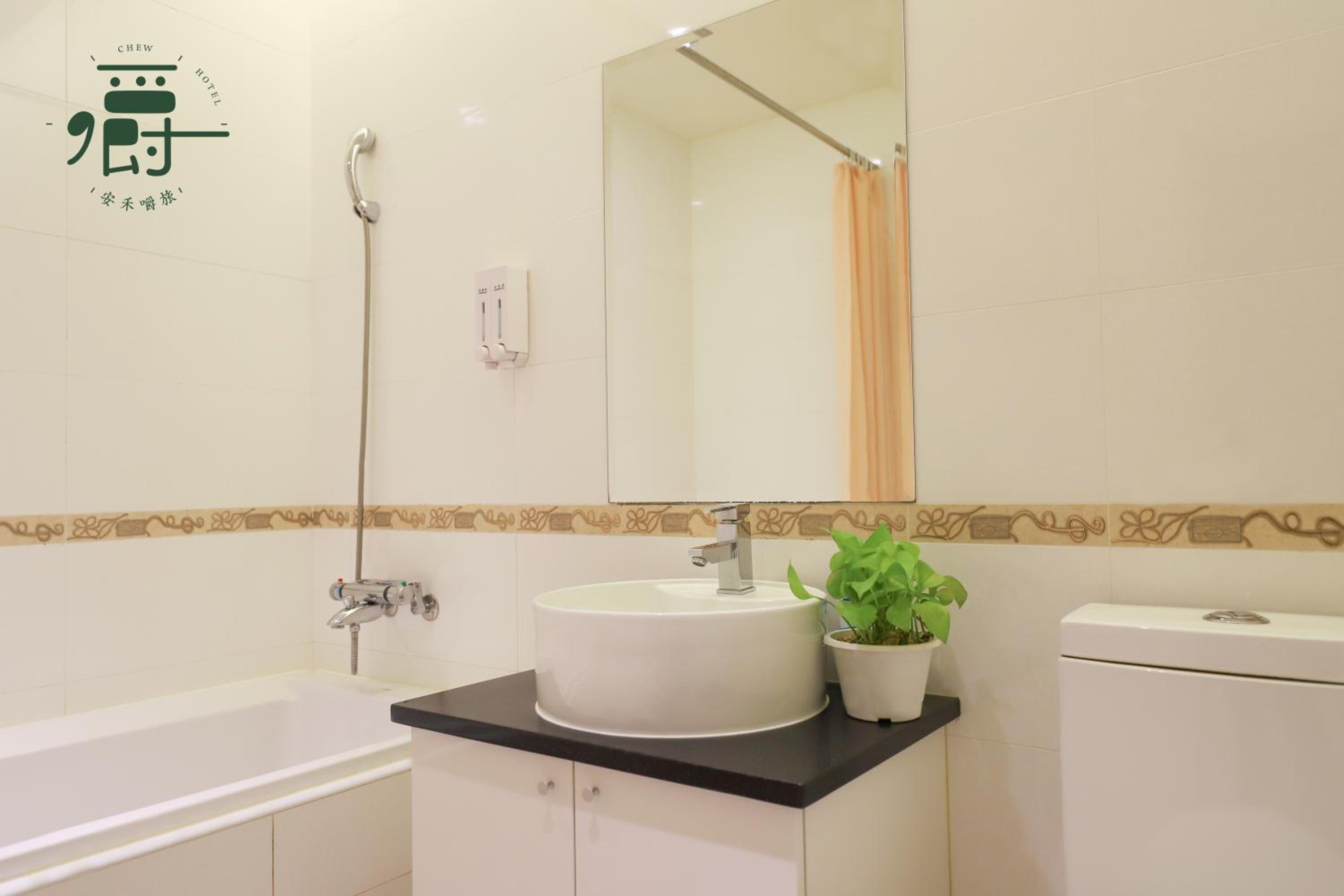 Standard Quadruple Room with Bath Tub photo 2