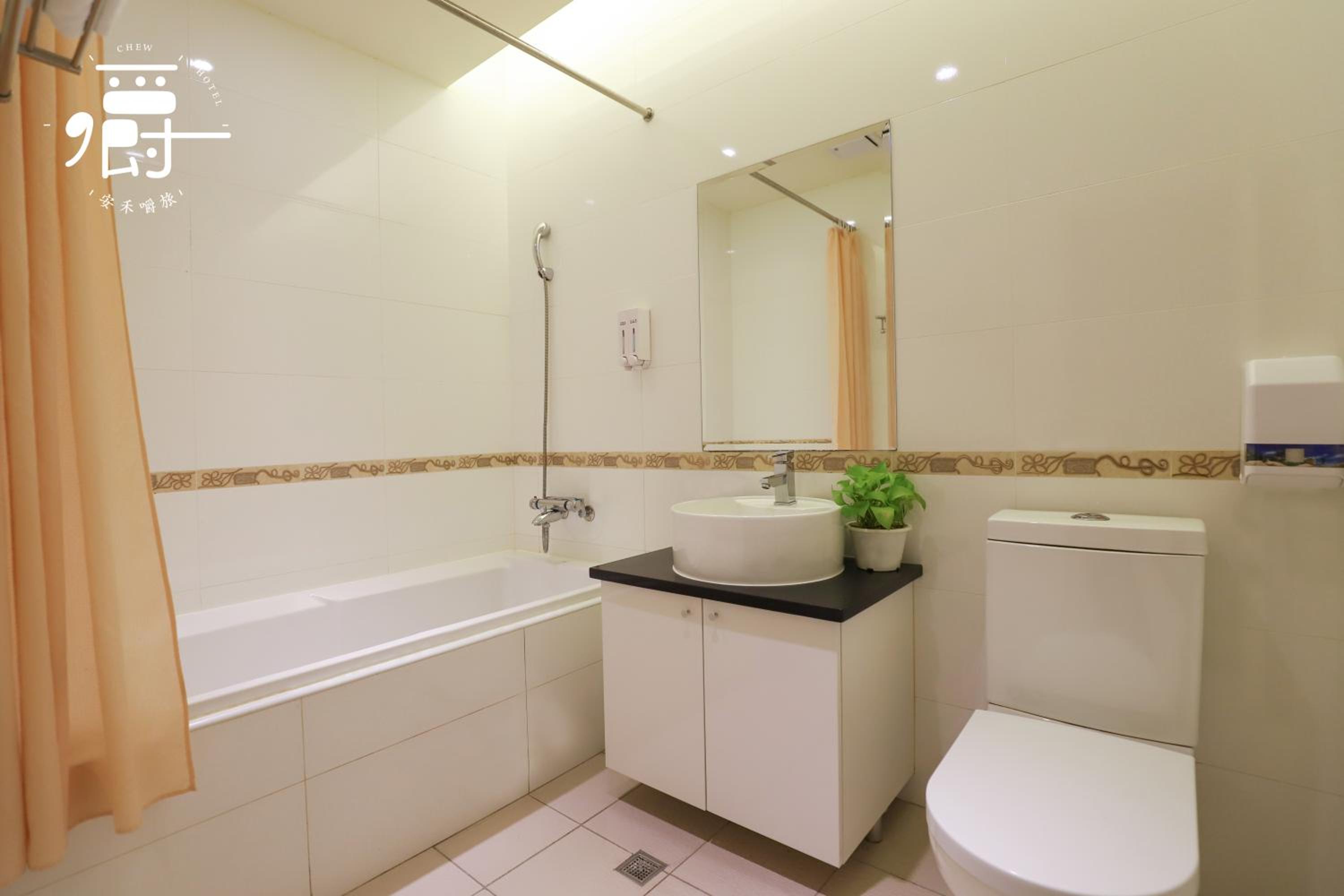 Standard Quadruple Room with Bath Tub photo 3