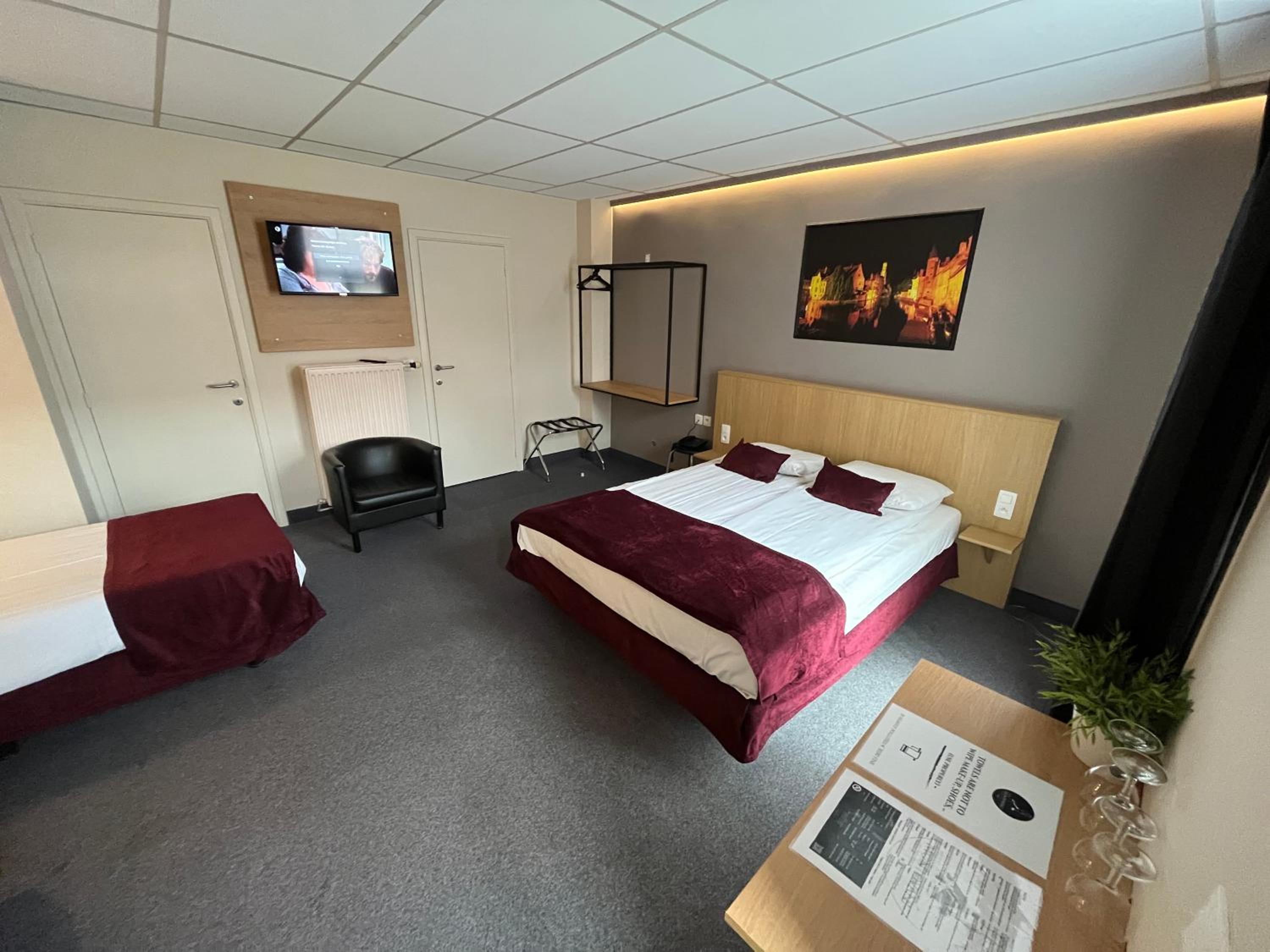 Quadruple Room - Photo 2
