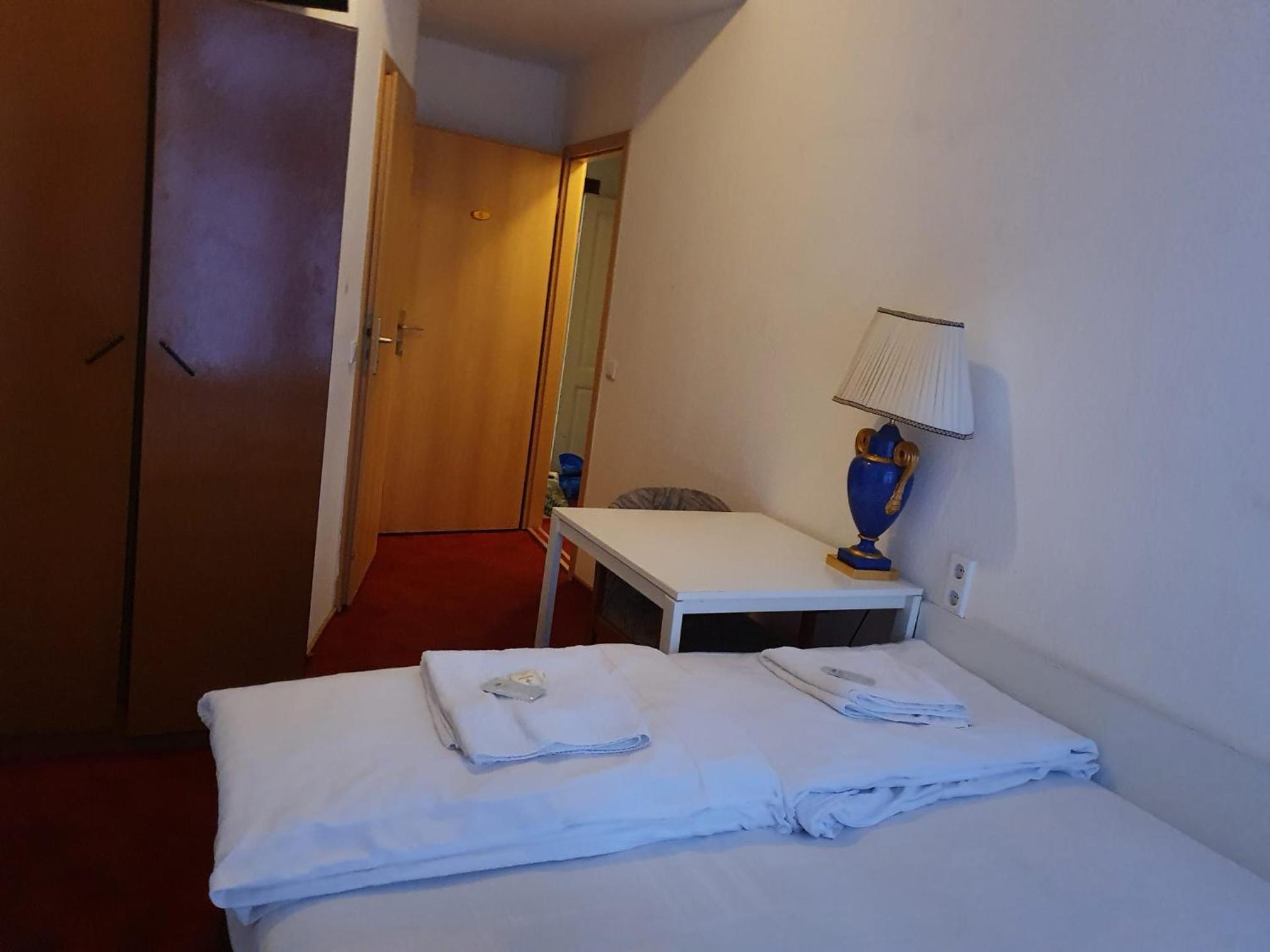 Economy Double Room photo 3