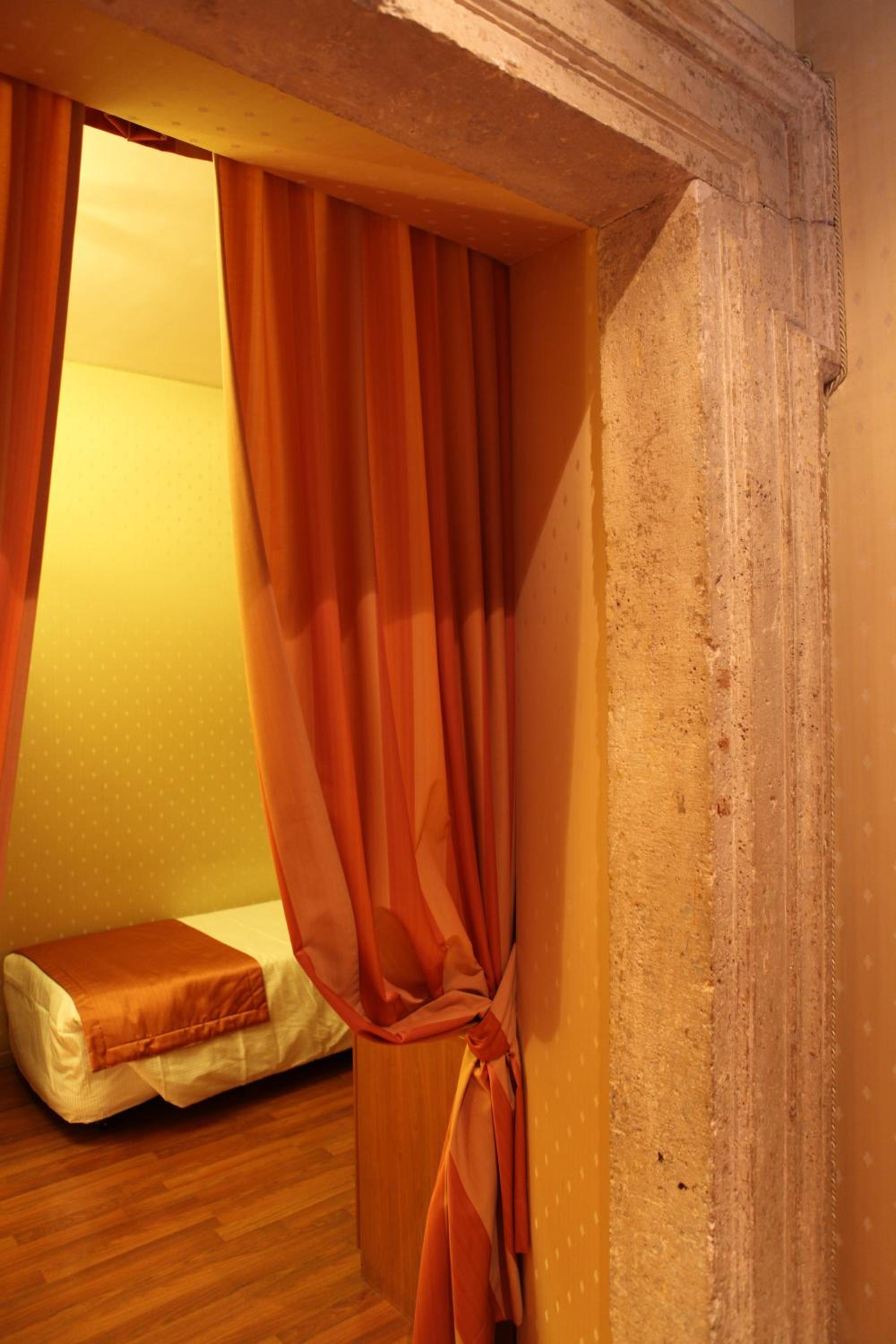Hotel Flower Garden - Photo 6