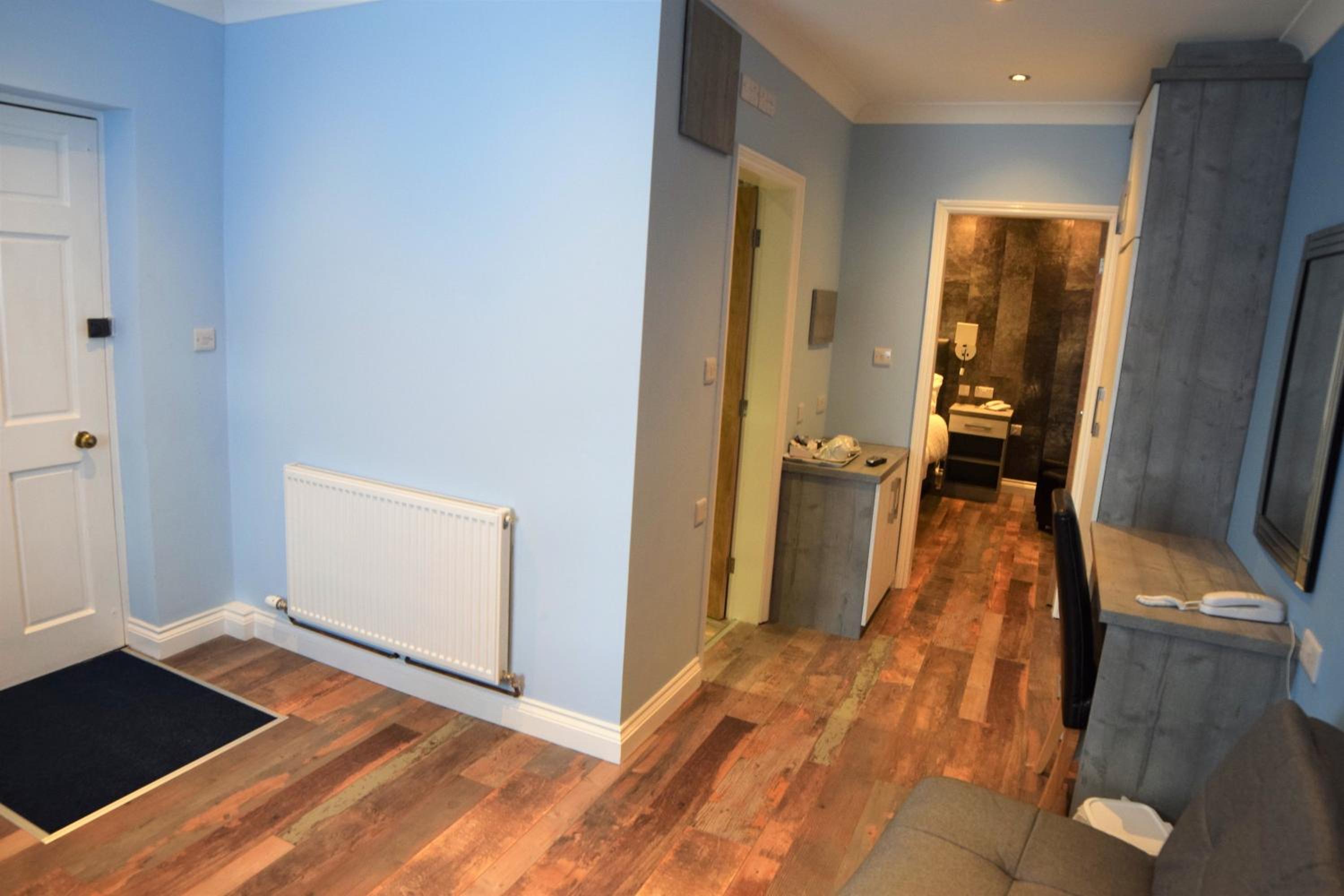 One-Bedroom Suite - Photo 5