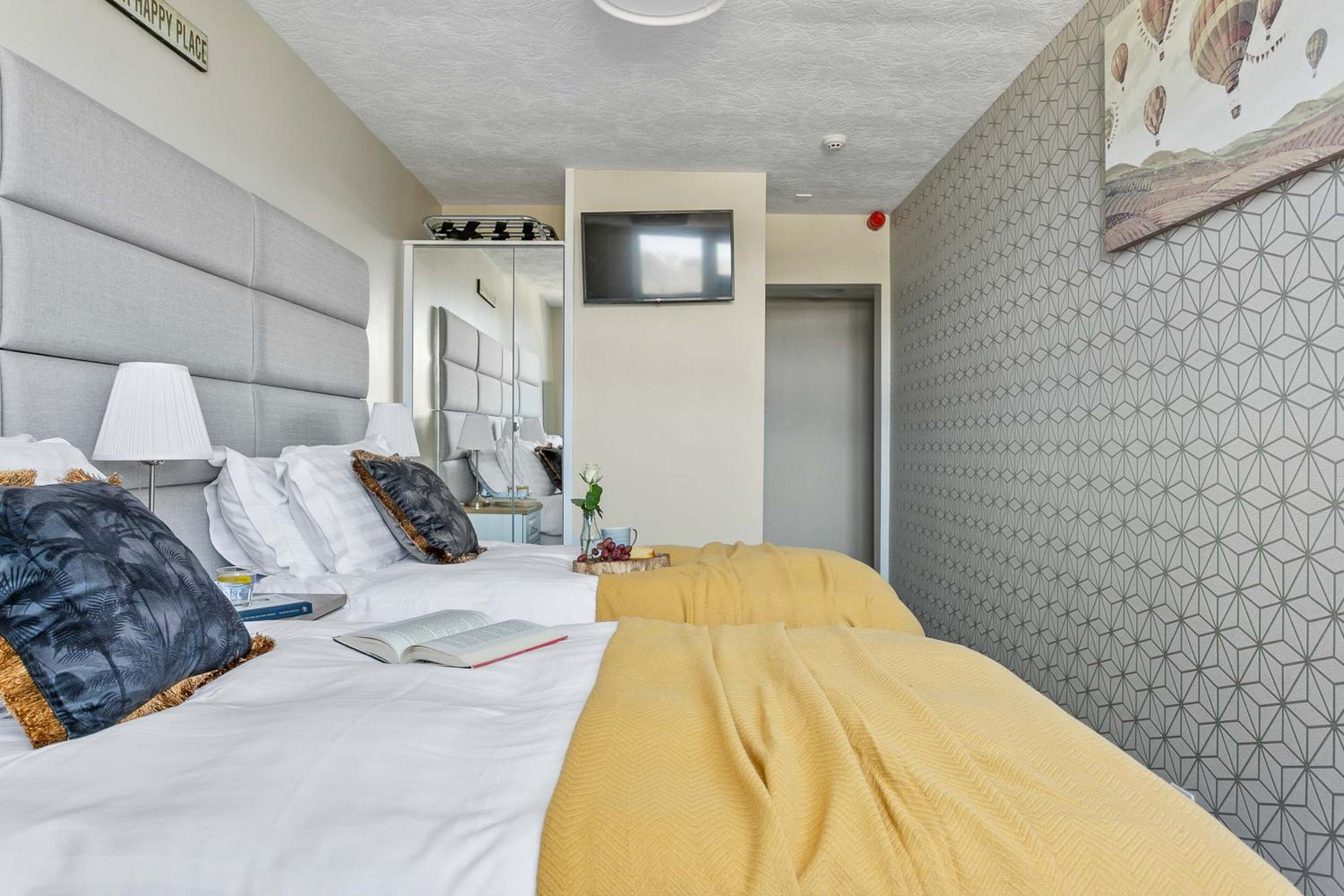 Superior Double or Twin Room photo 3