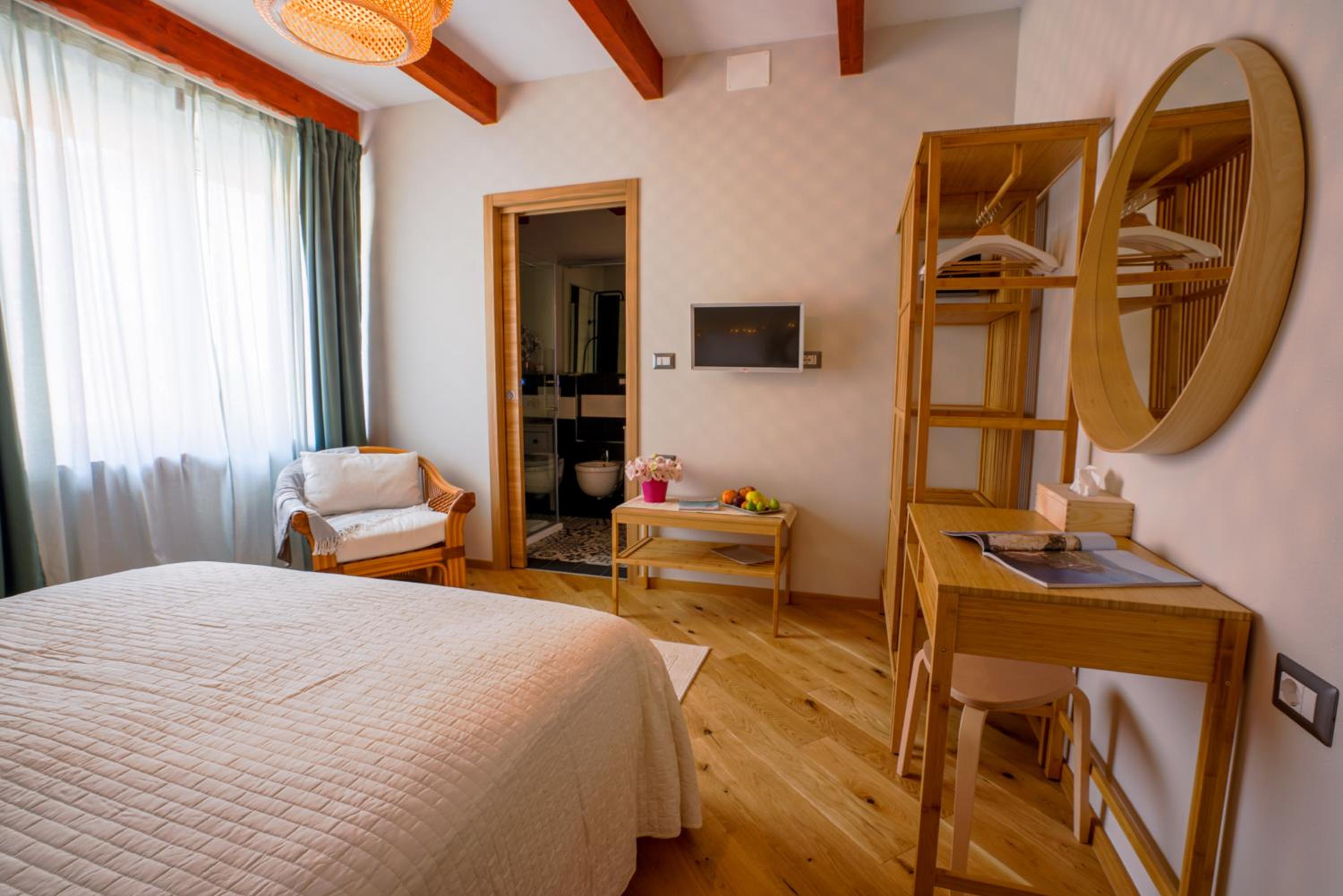 Double Room with Private Bathroom photo 2