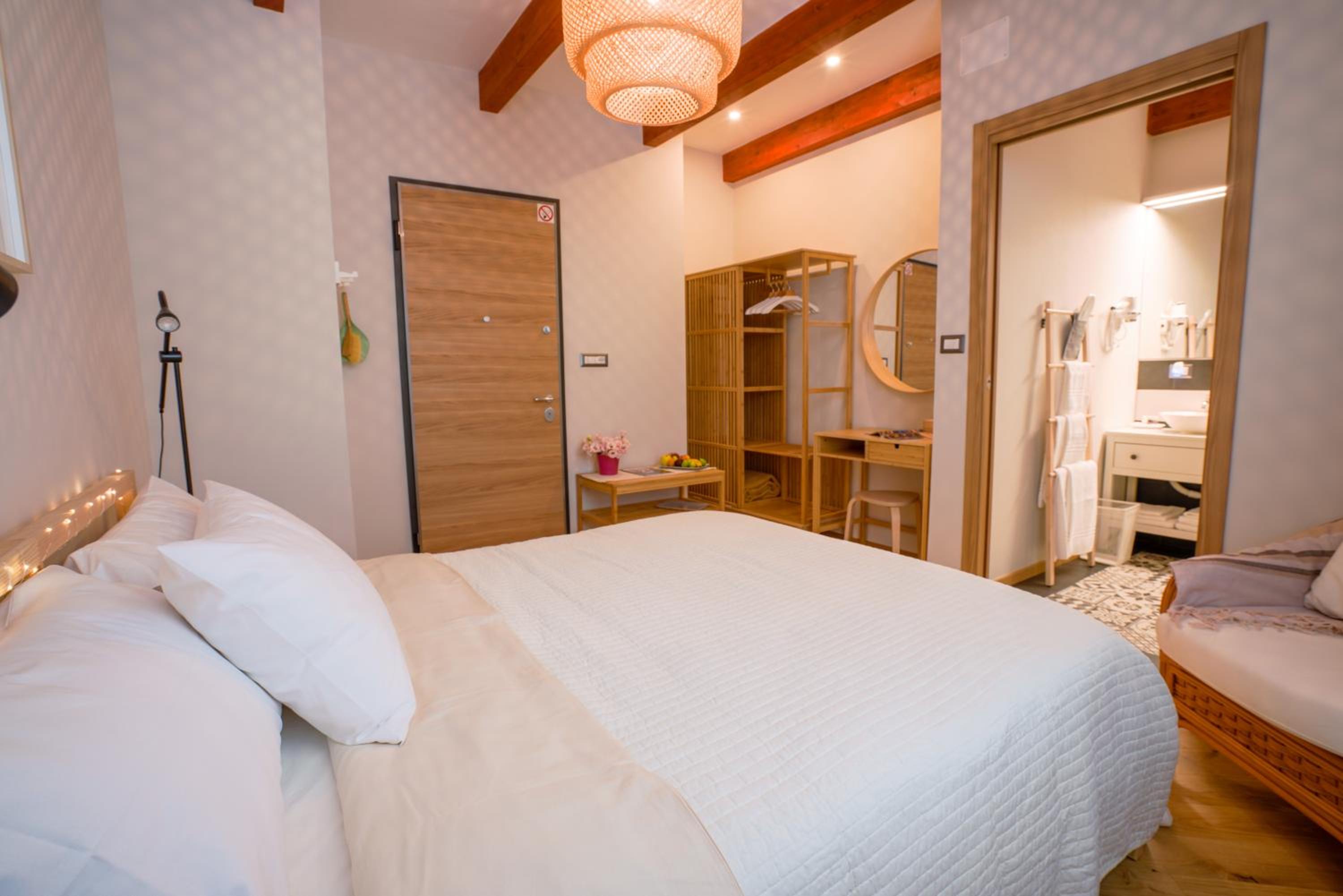 Double Room with Private Bathroom photo 3