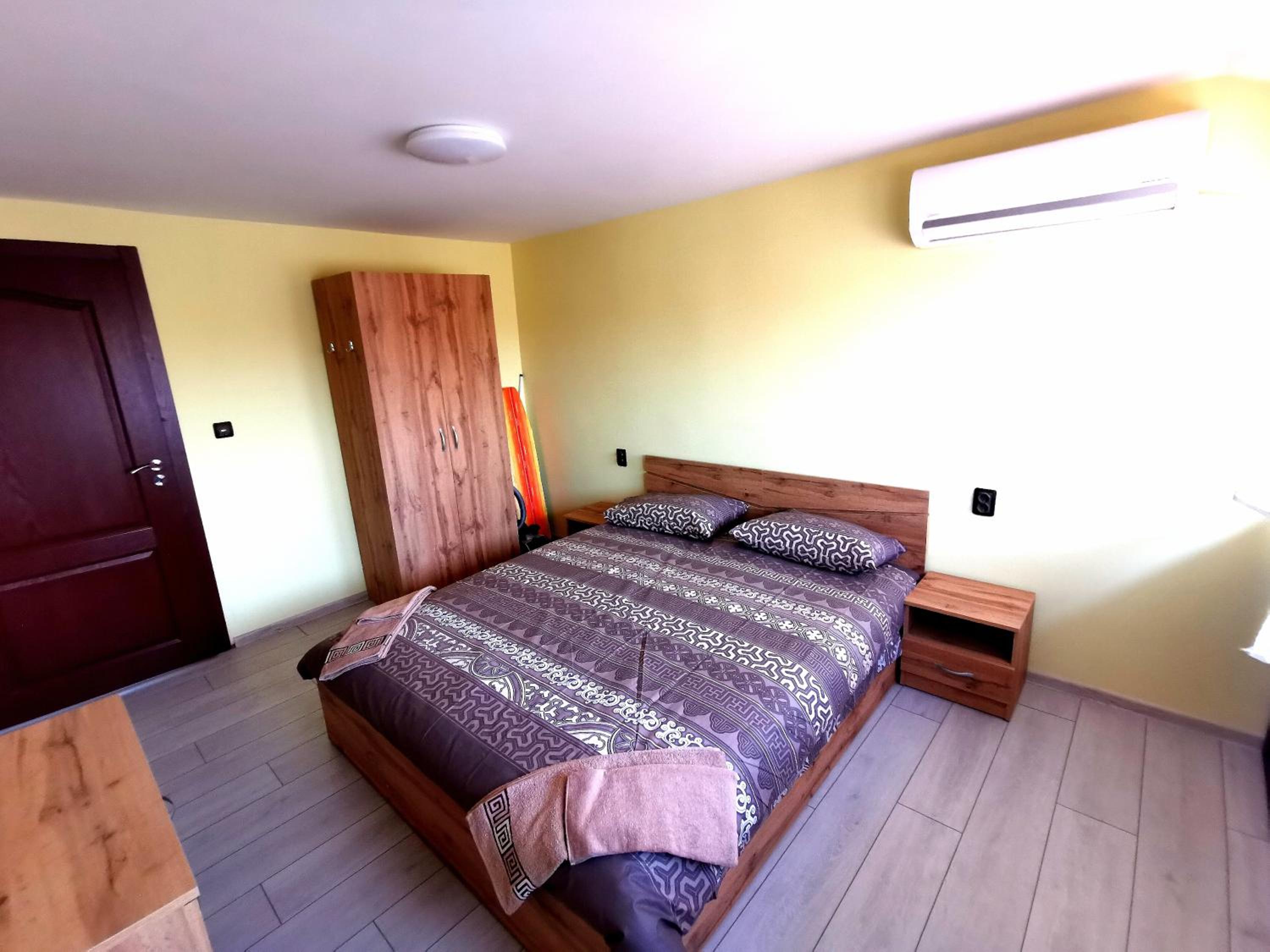 One-Bedroom Apartment - Photo 2