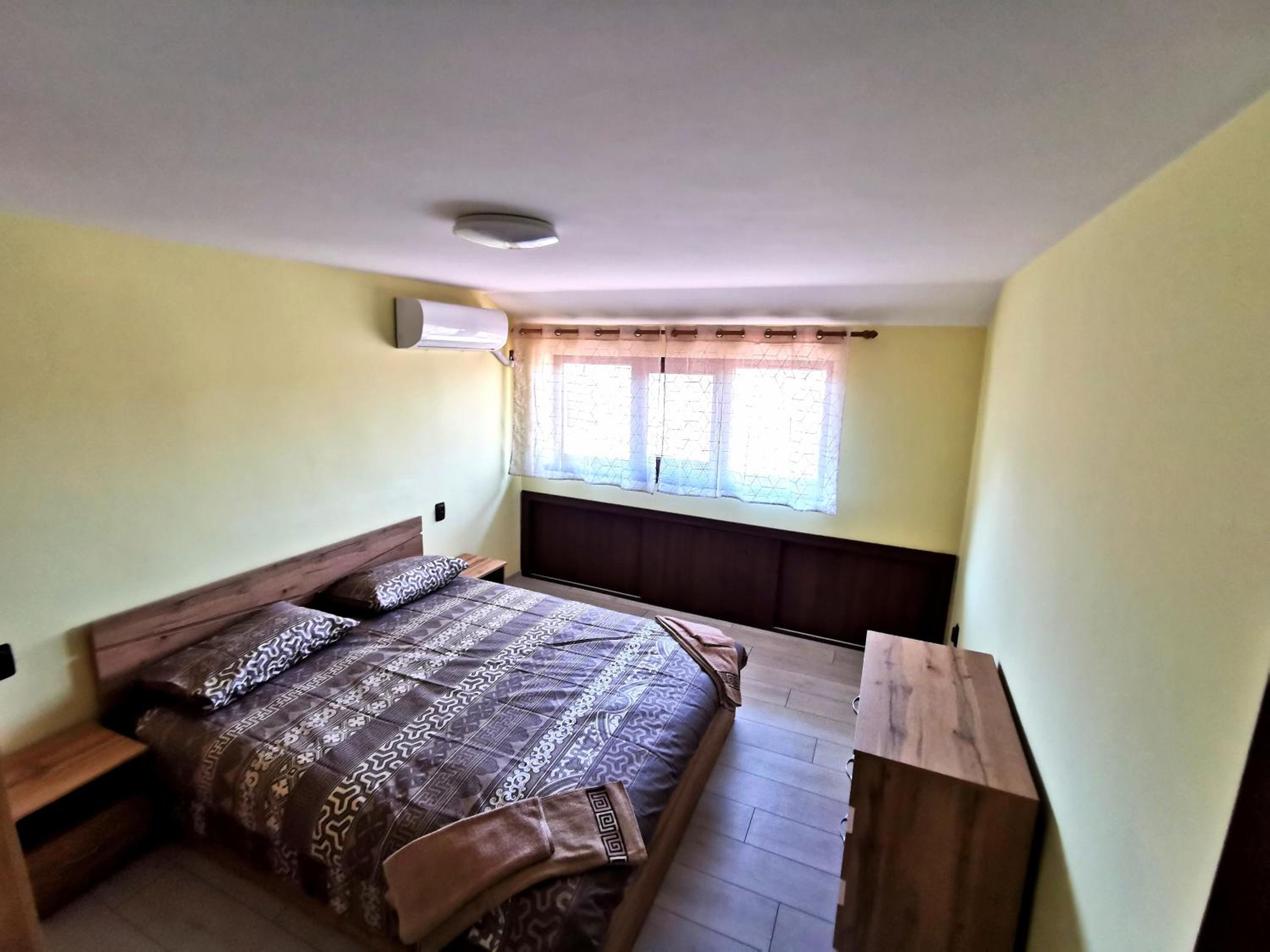 One-Bedroom Apartment - Photo 3