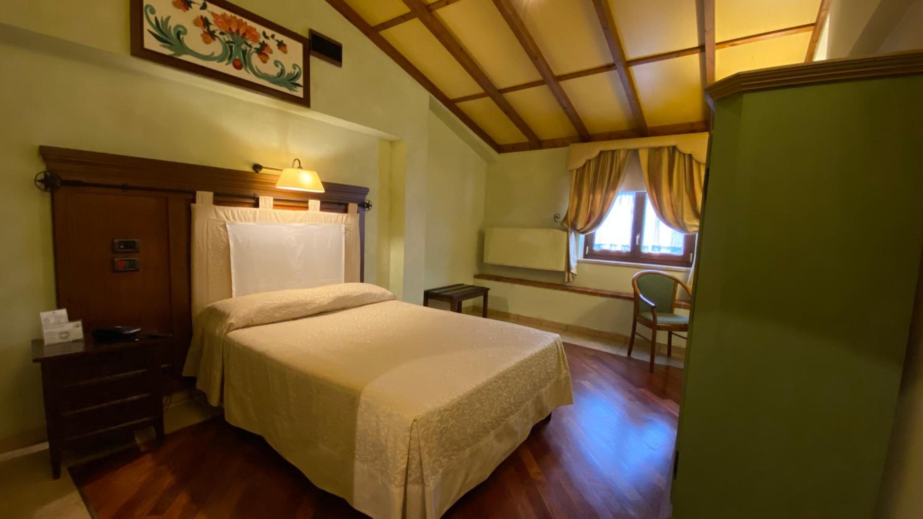 Small Double Room - Photo 3