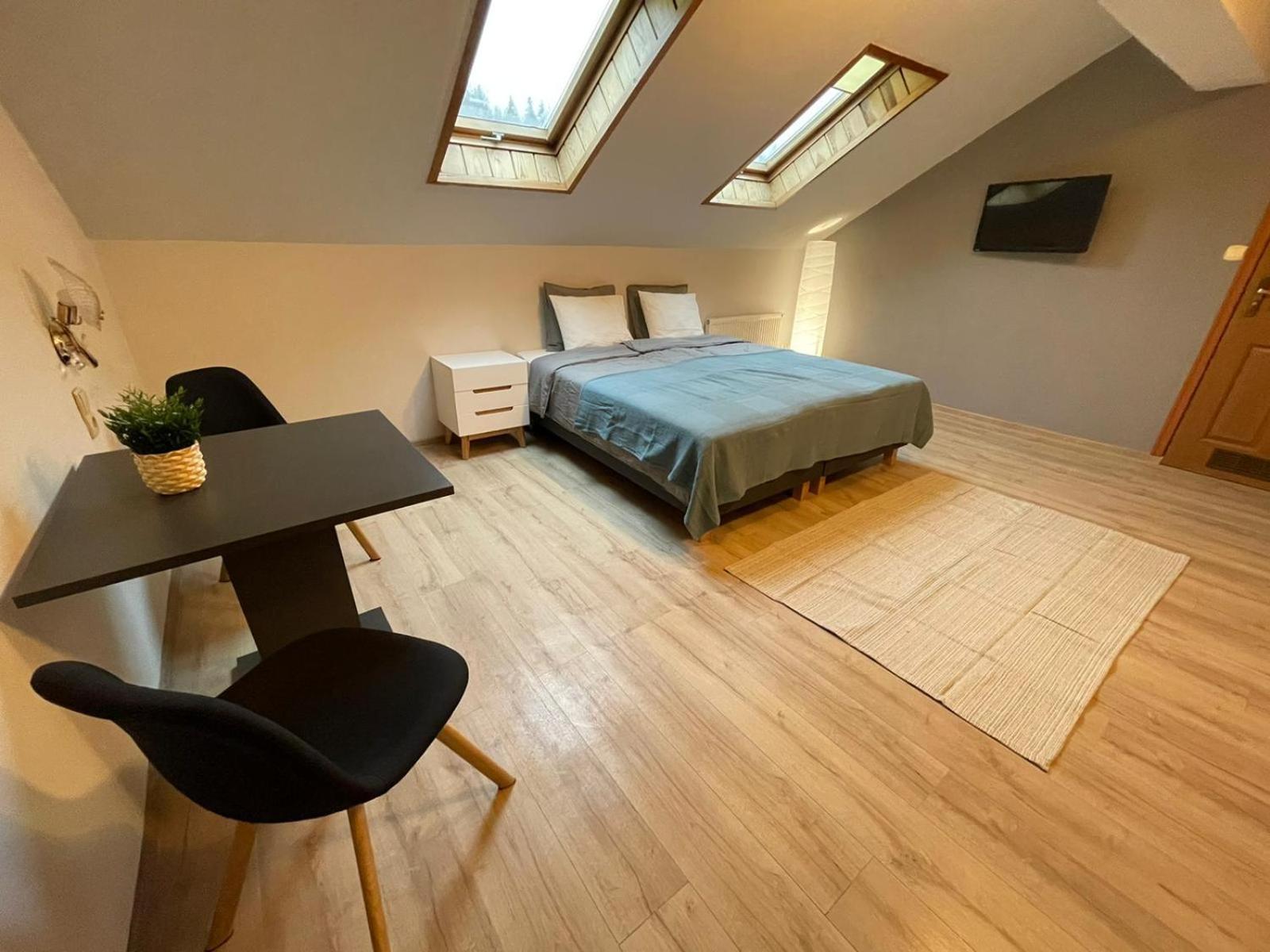 Double Room with Private Bathroom - Photo 3