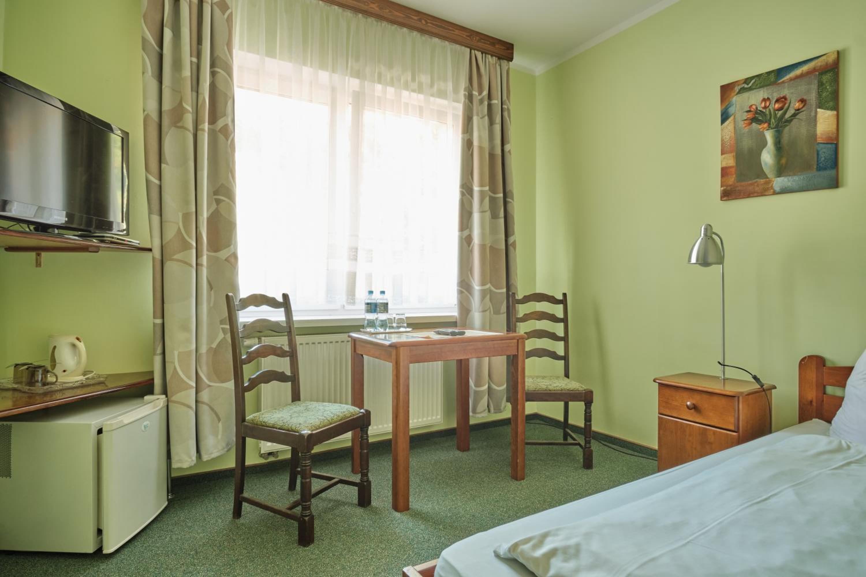 Double or Twin Room - Photo 6
