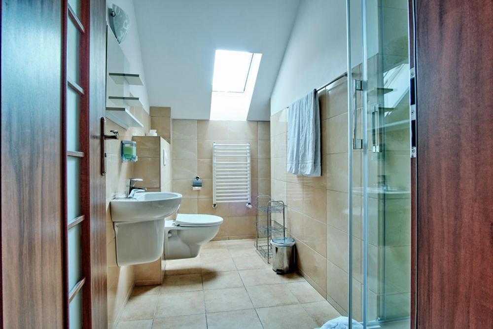Double or Twin Room - Photo 9
